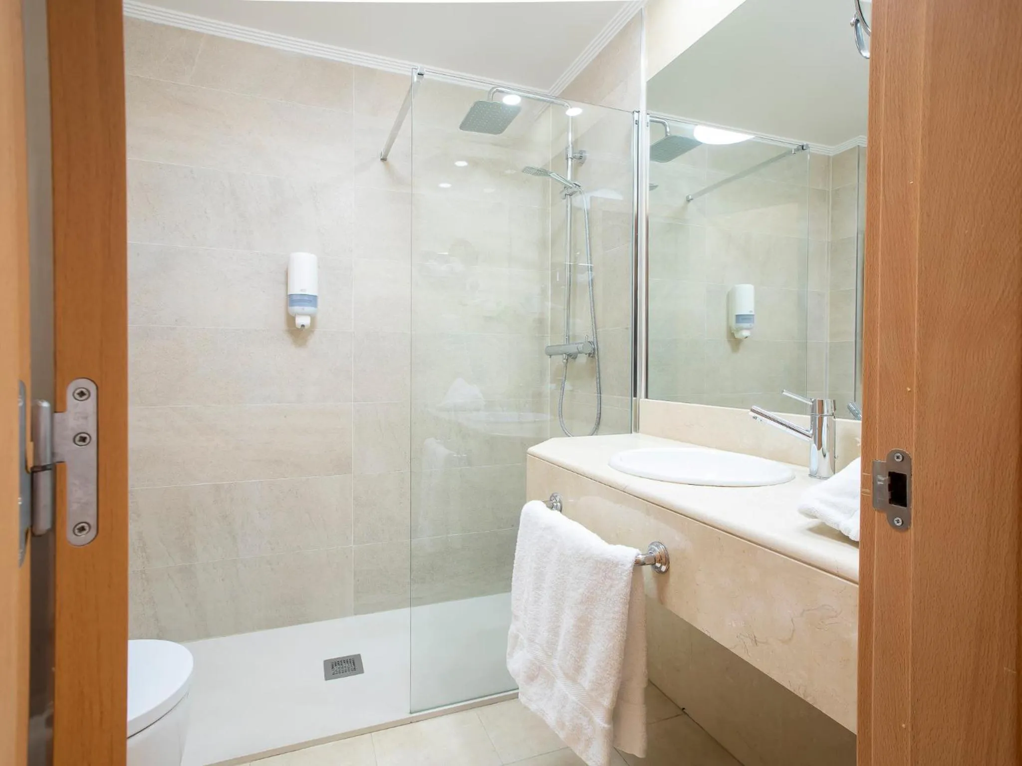 Shower in Sancho Ramirez