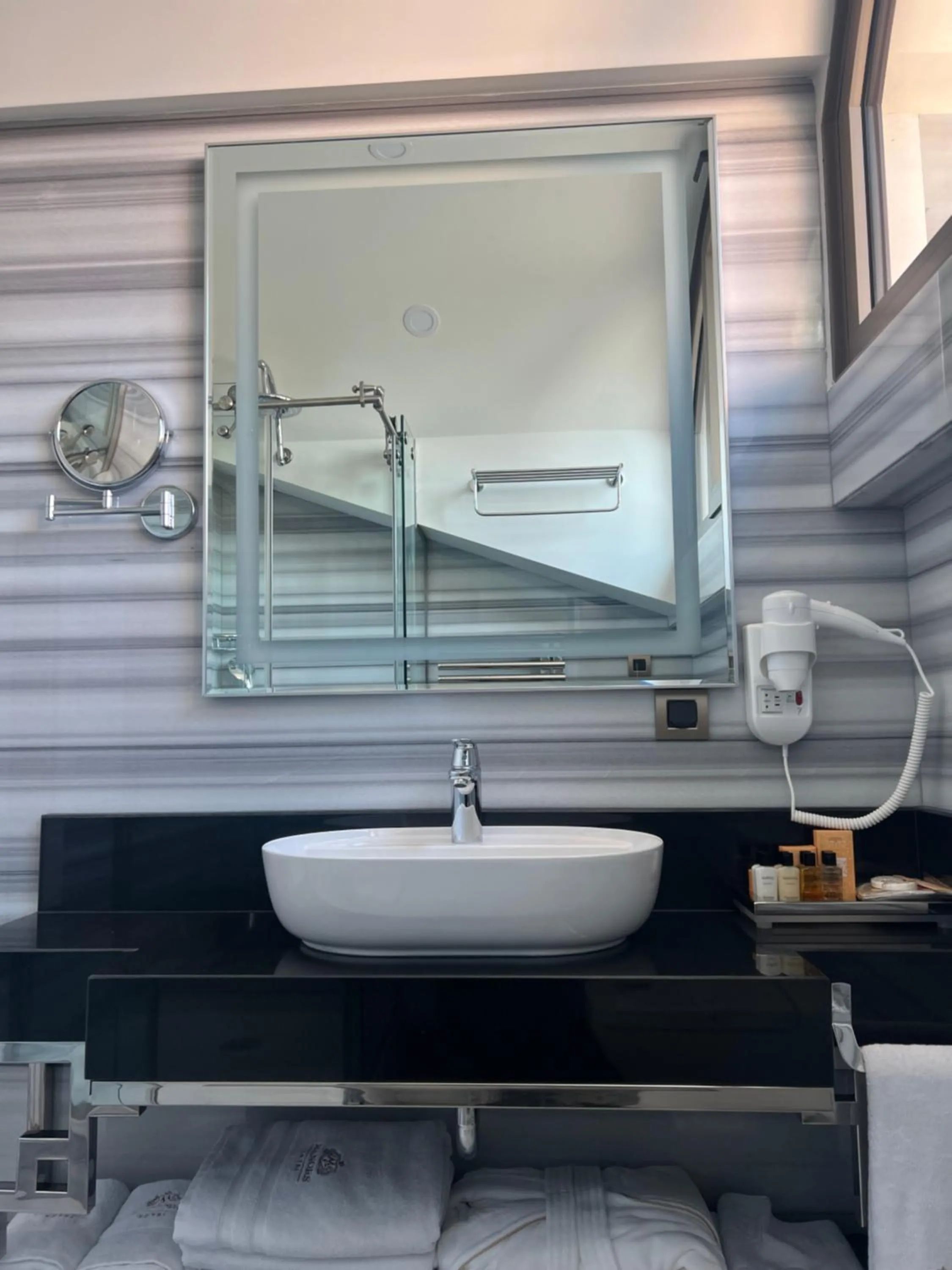 Bathroom in MANORS HOTEL