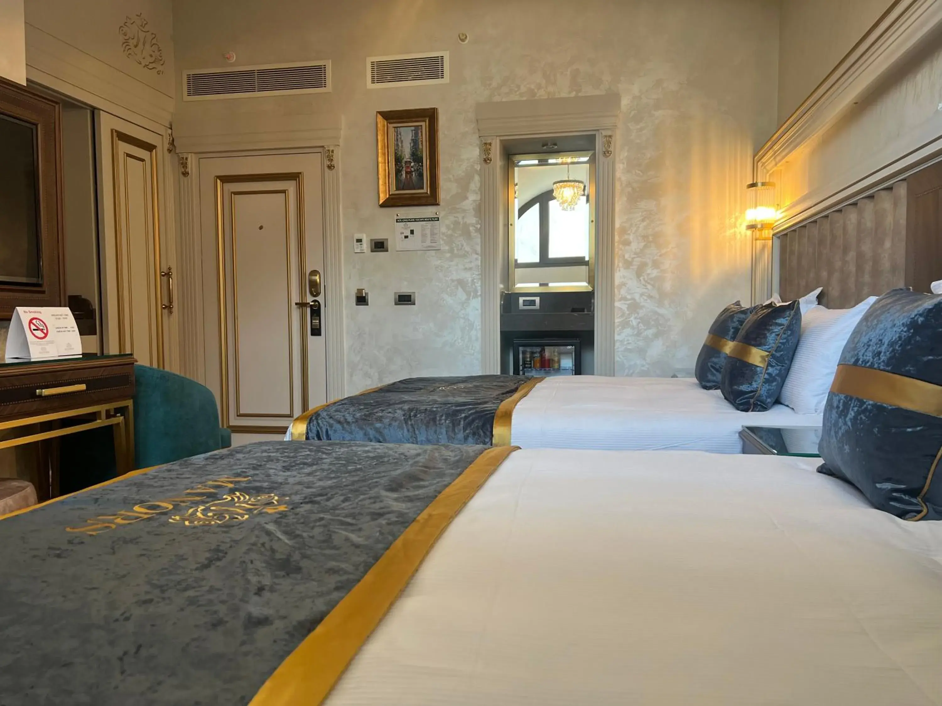 Photo of the whole room, Bed in MANORS HOTEL Photo of the whole room, Bed in MANORS HOTEL