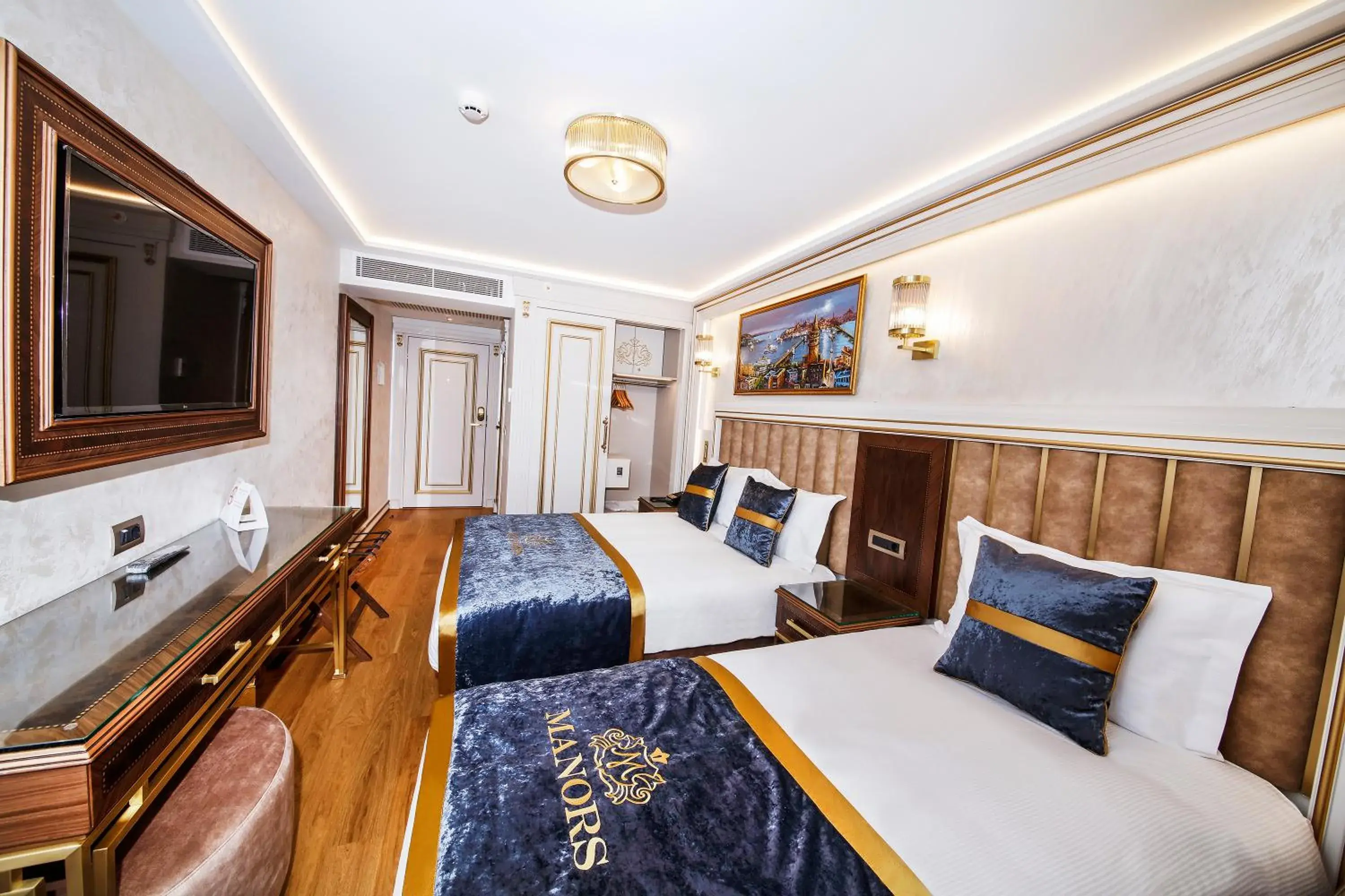 Photo of the whole room, Bed in MANORS HOTEL Photo of the whole room, Bed in MANORS HOTEL