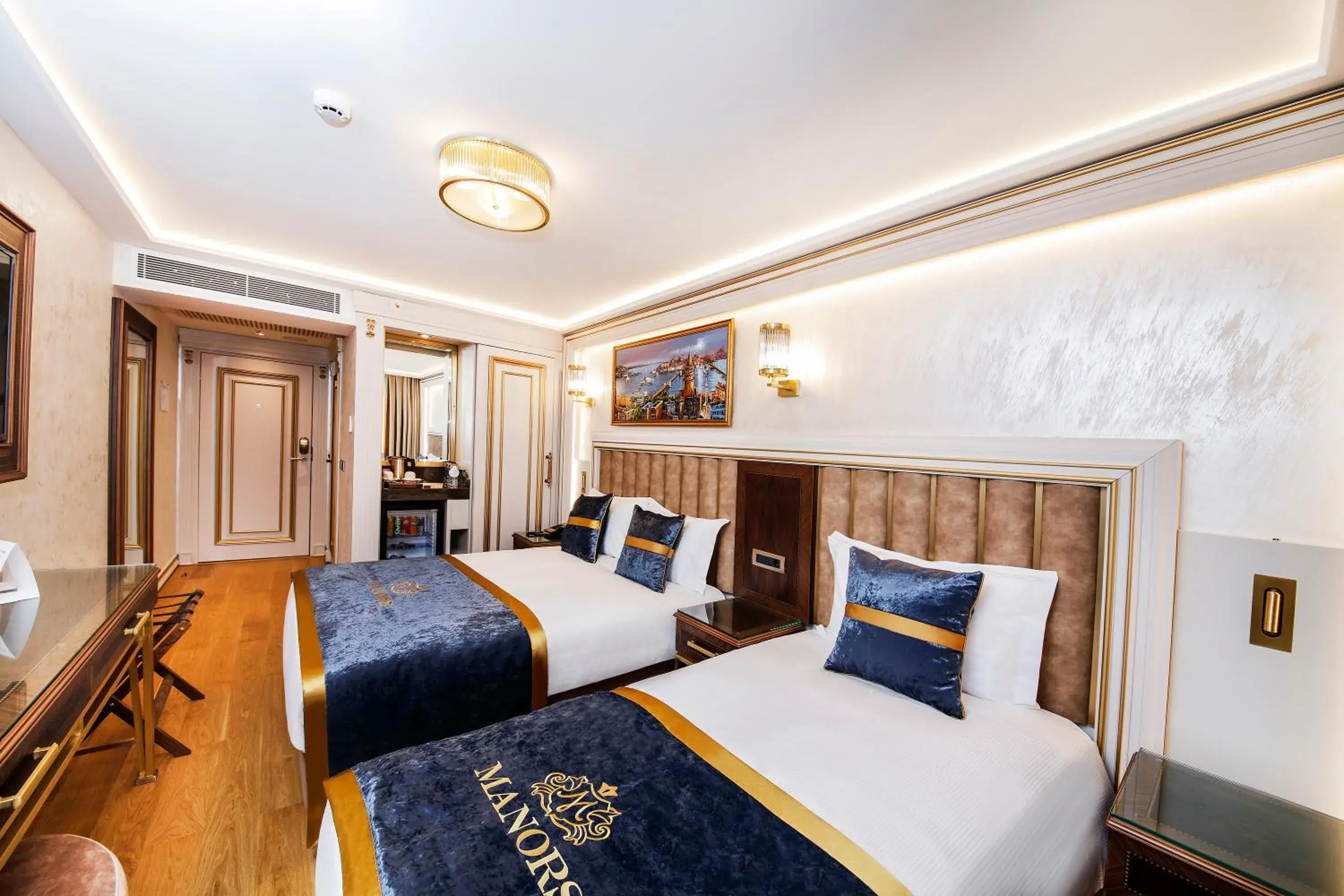 Photo of the whole room, Bed in MANORS HOTEL Photo of the whole room, Bed in MANORS HOTEL