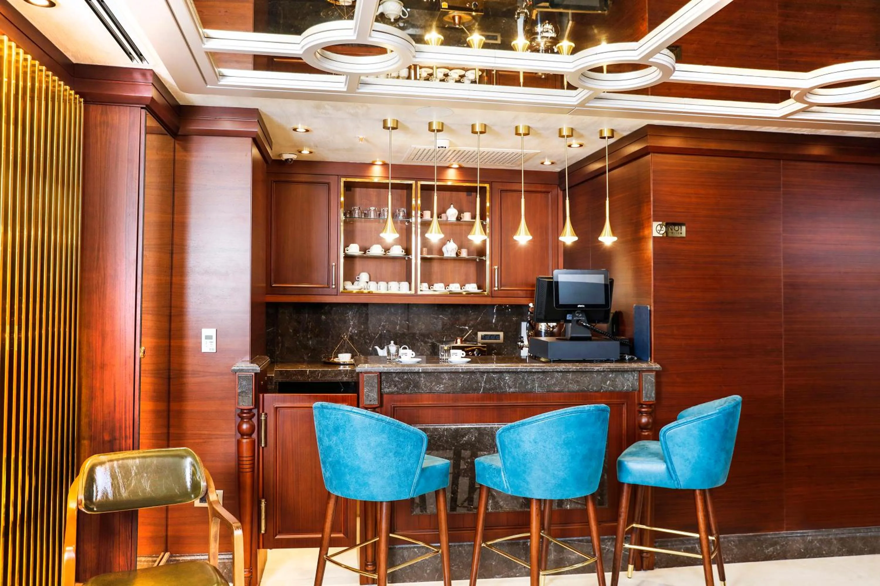 Lounge or bar in MANORS HOTEL