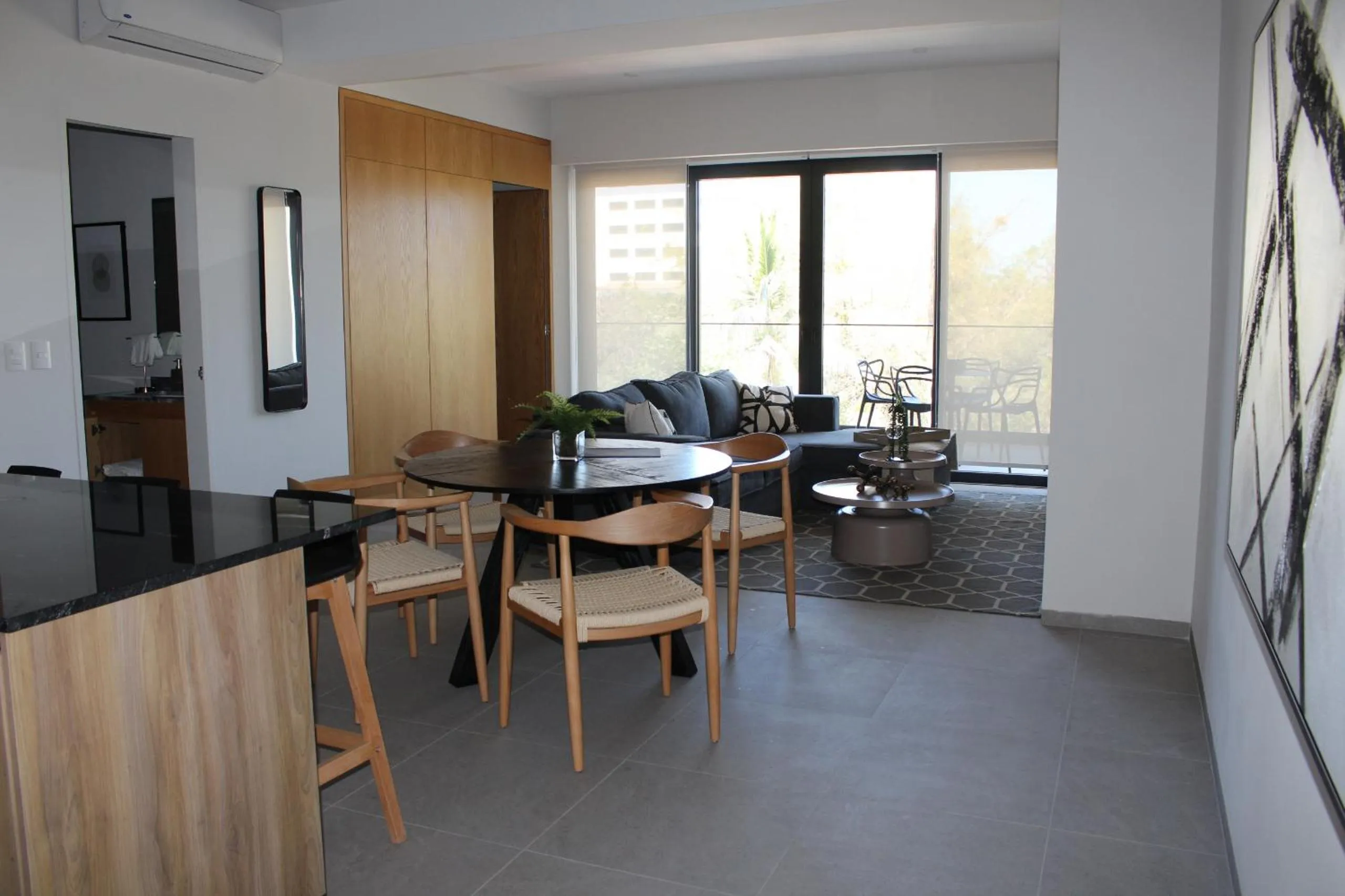 Dining area in 105 Downtown