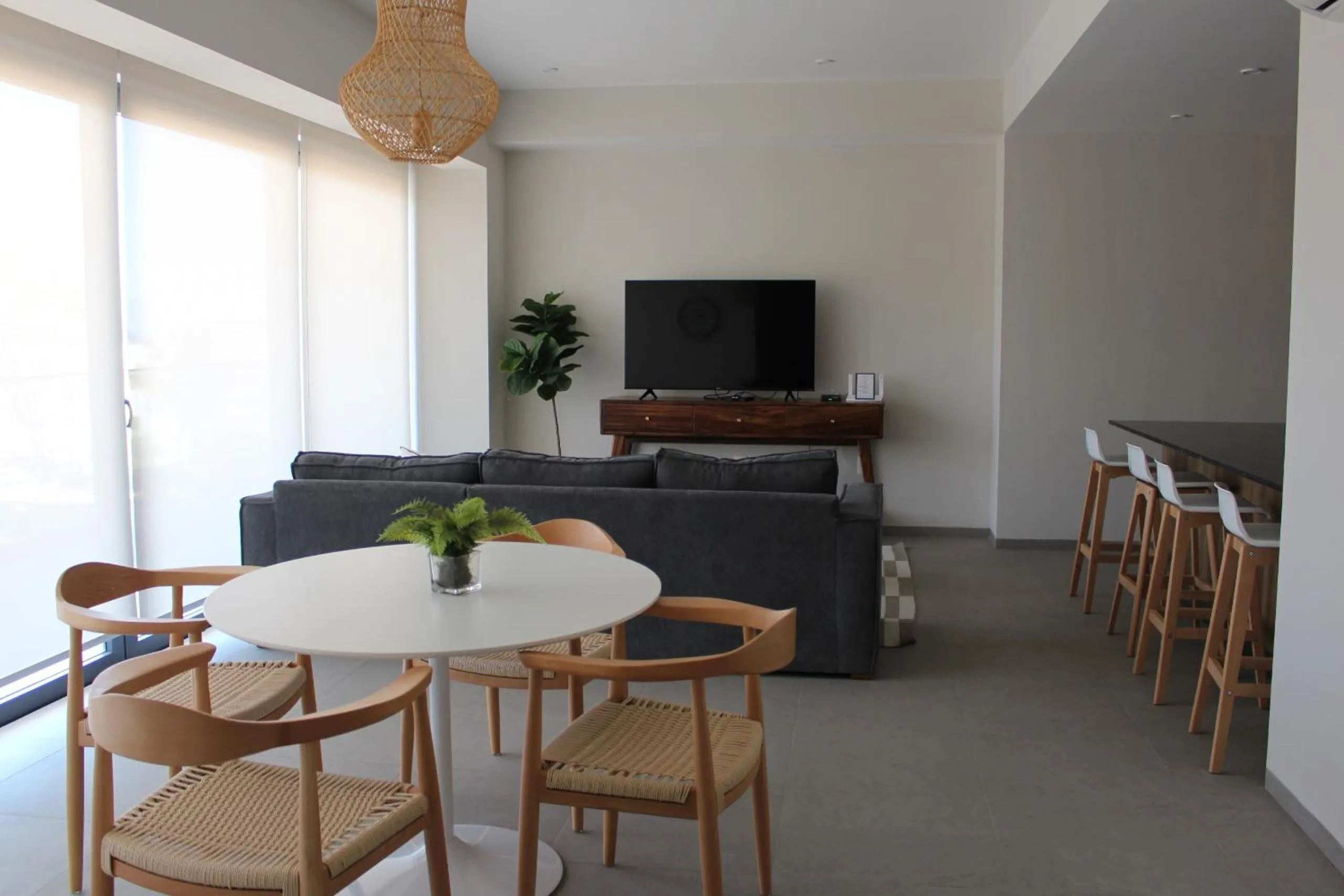 Dining area in 105 Downtown