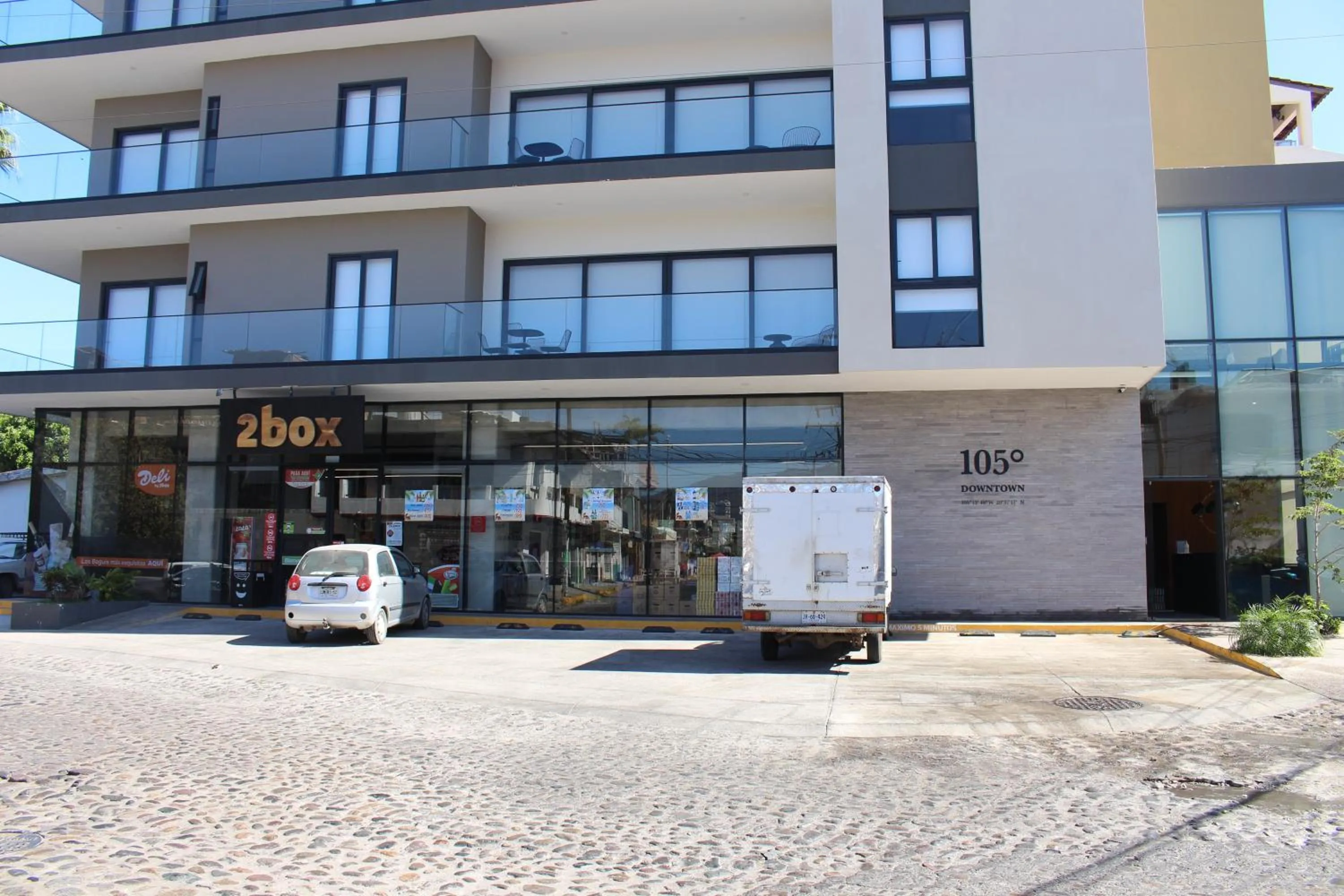 Property building in 105 Downtown