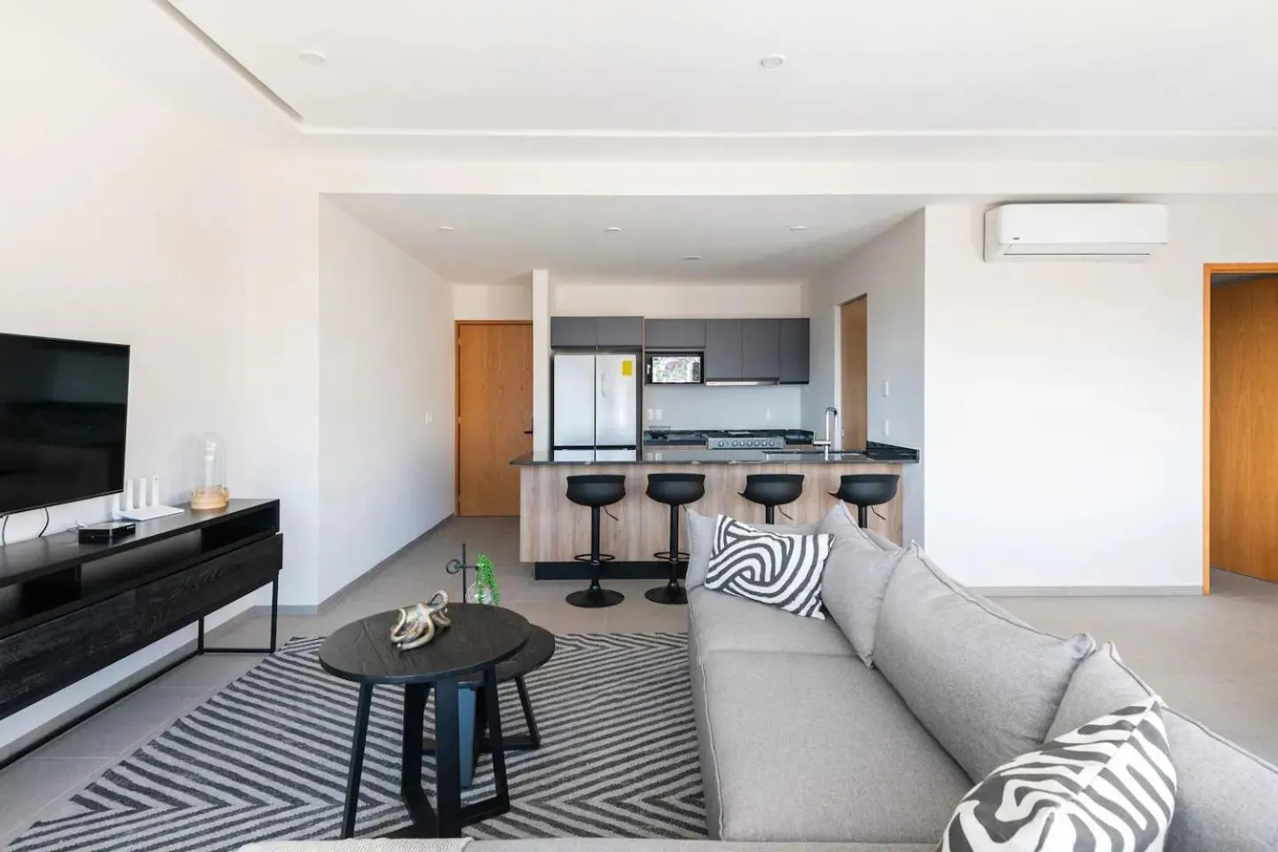 Communal lounge/ TV room in 105 Downtown