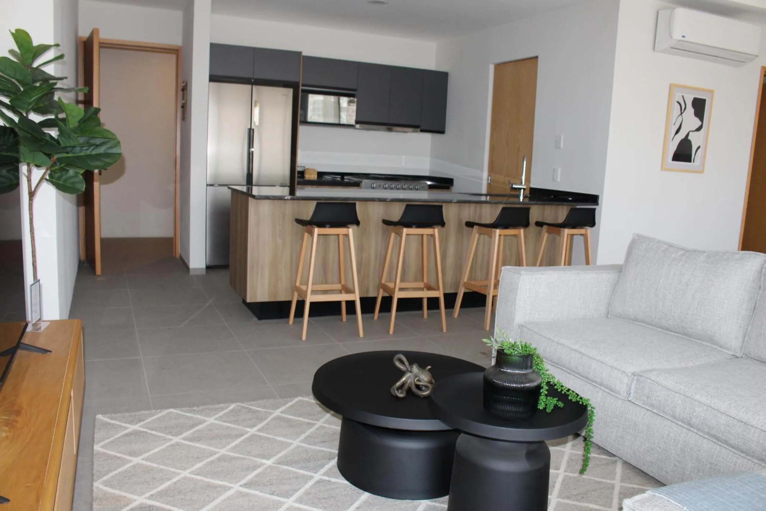 Communal lounge/ TV room in 105 Downtown