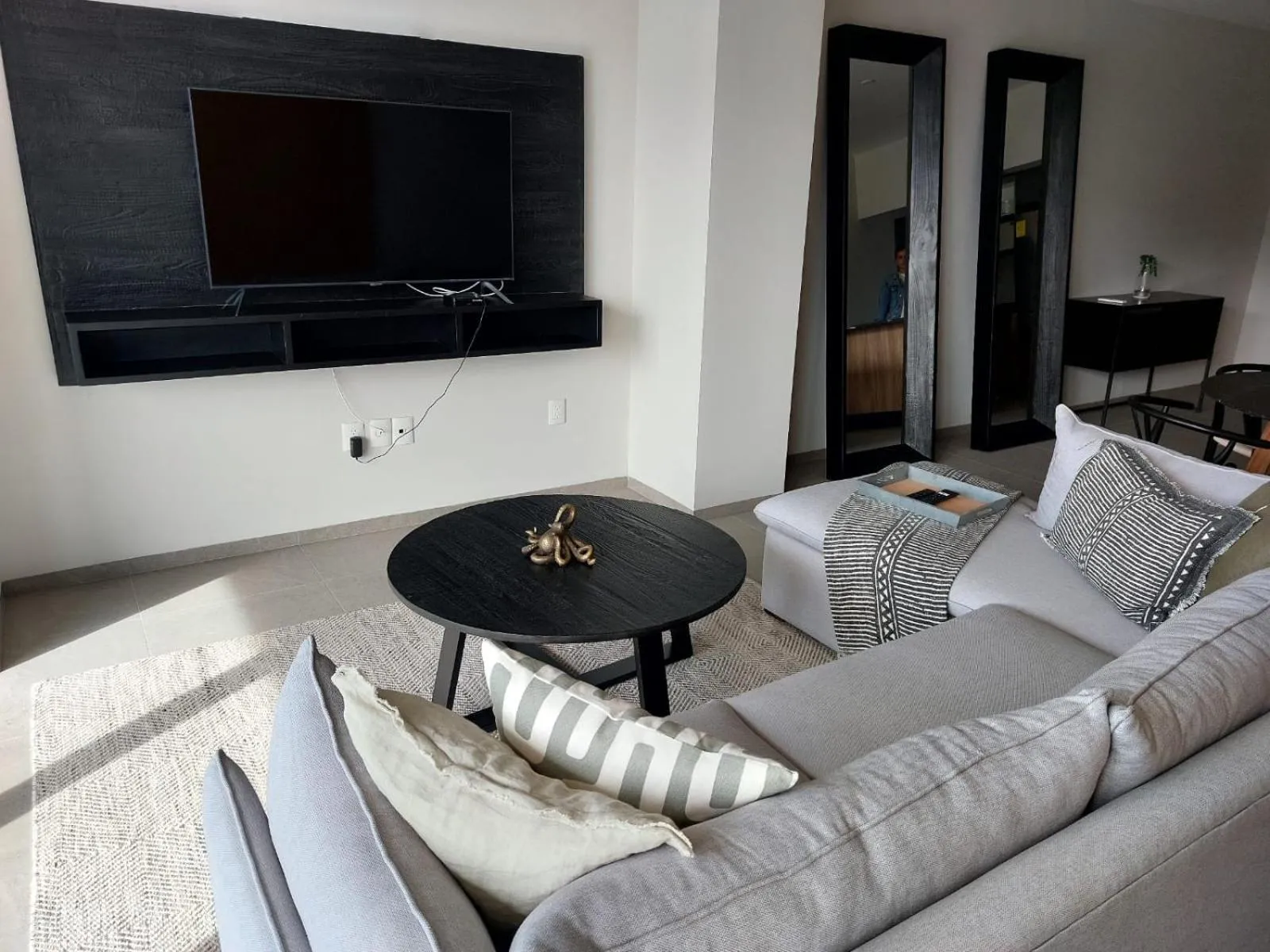 Communal lounge/ TV room in 105 Downtown