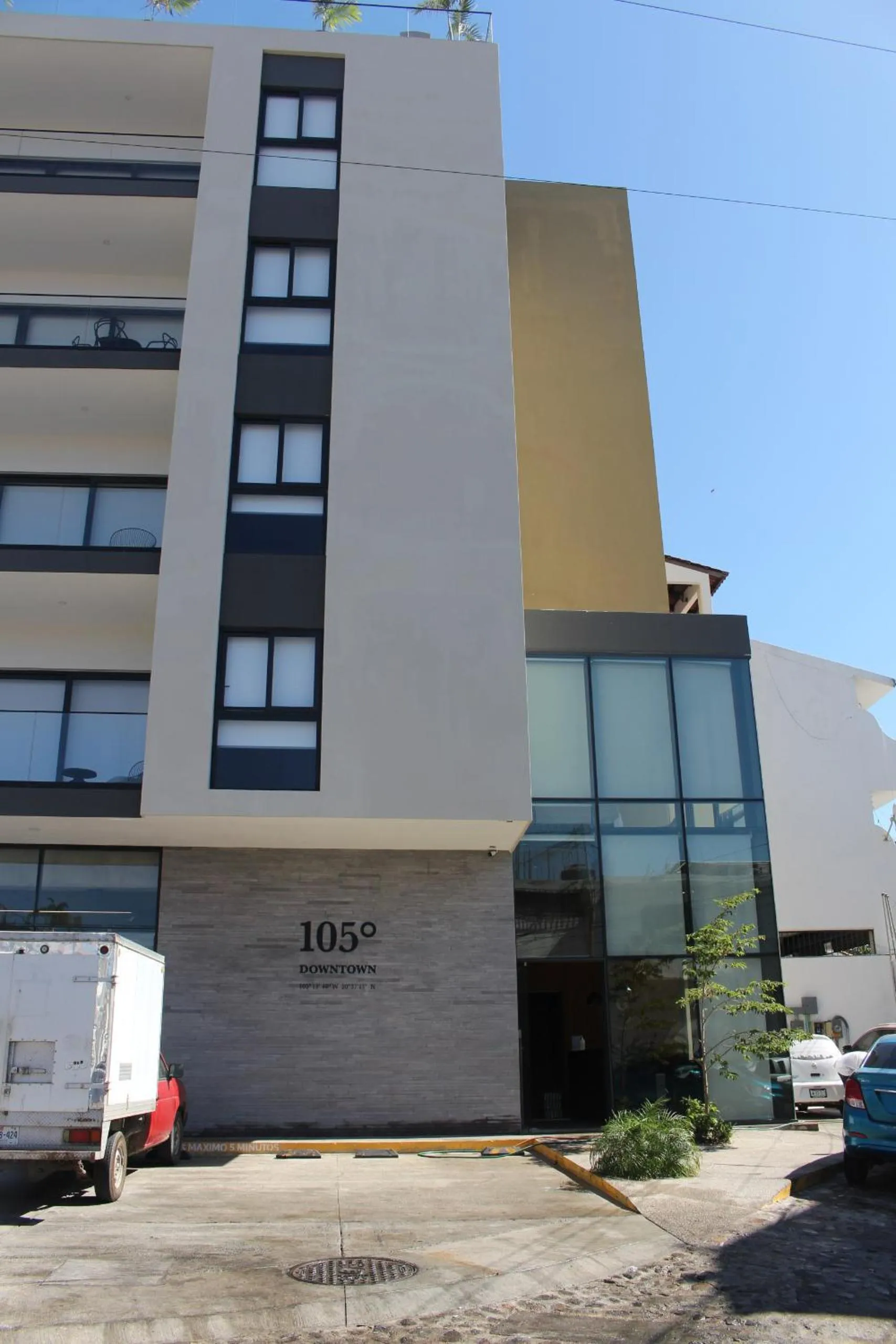 Property building in 105 Downtown