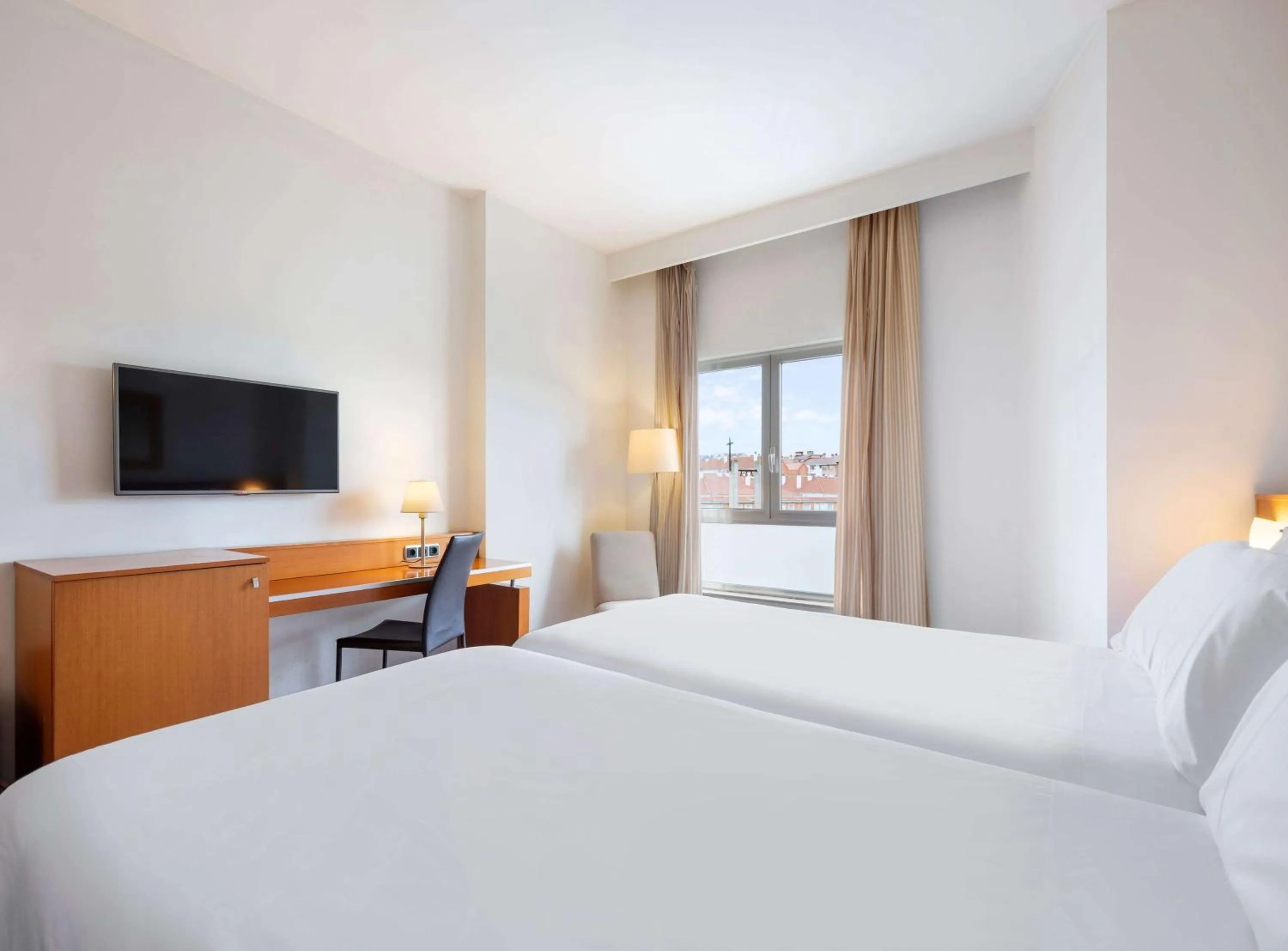 Bedroom, Bed in Hotel Zentral León