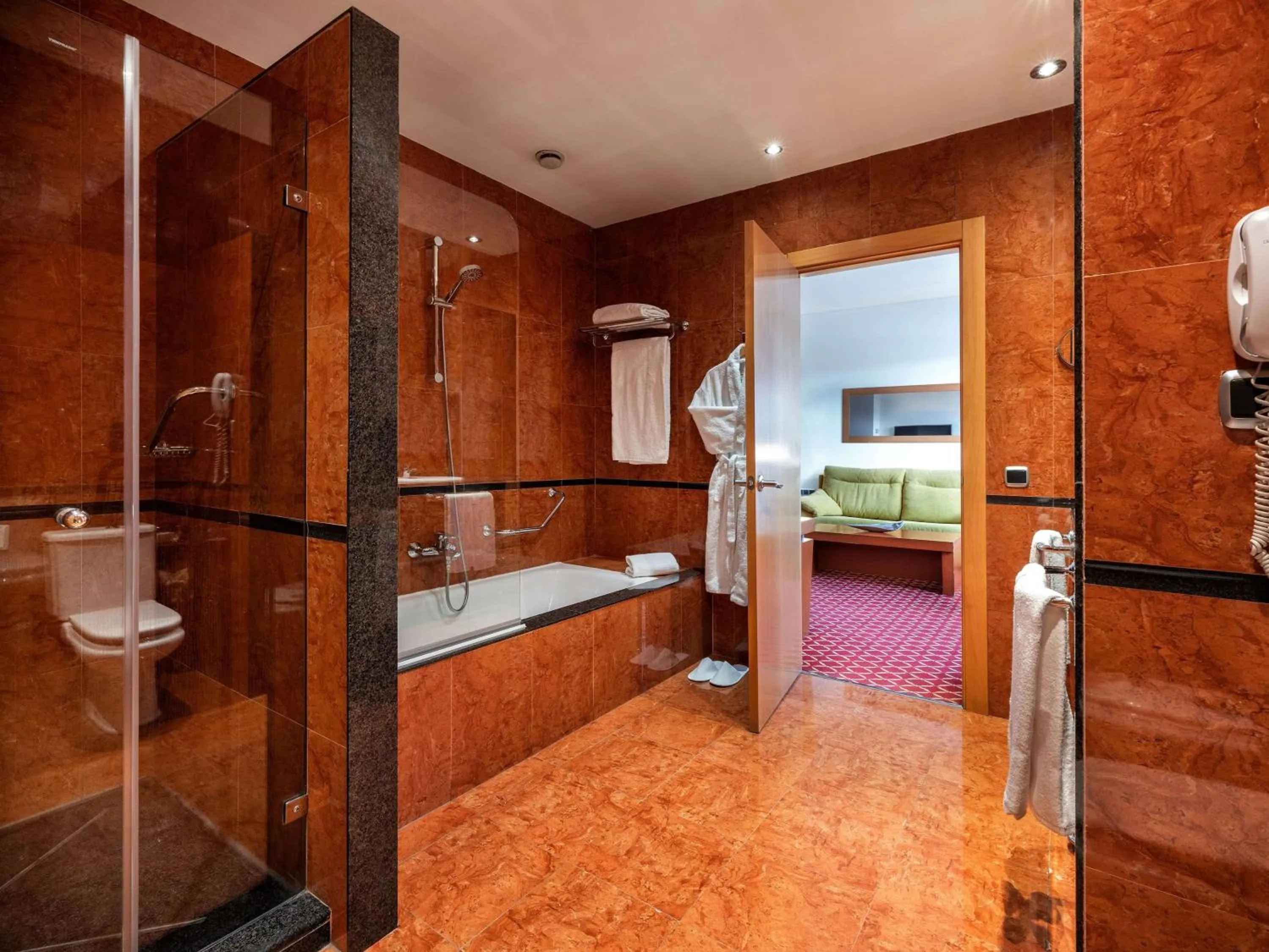 Bedroom, Bed in Hotel Zentral León