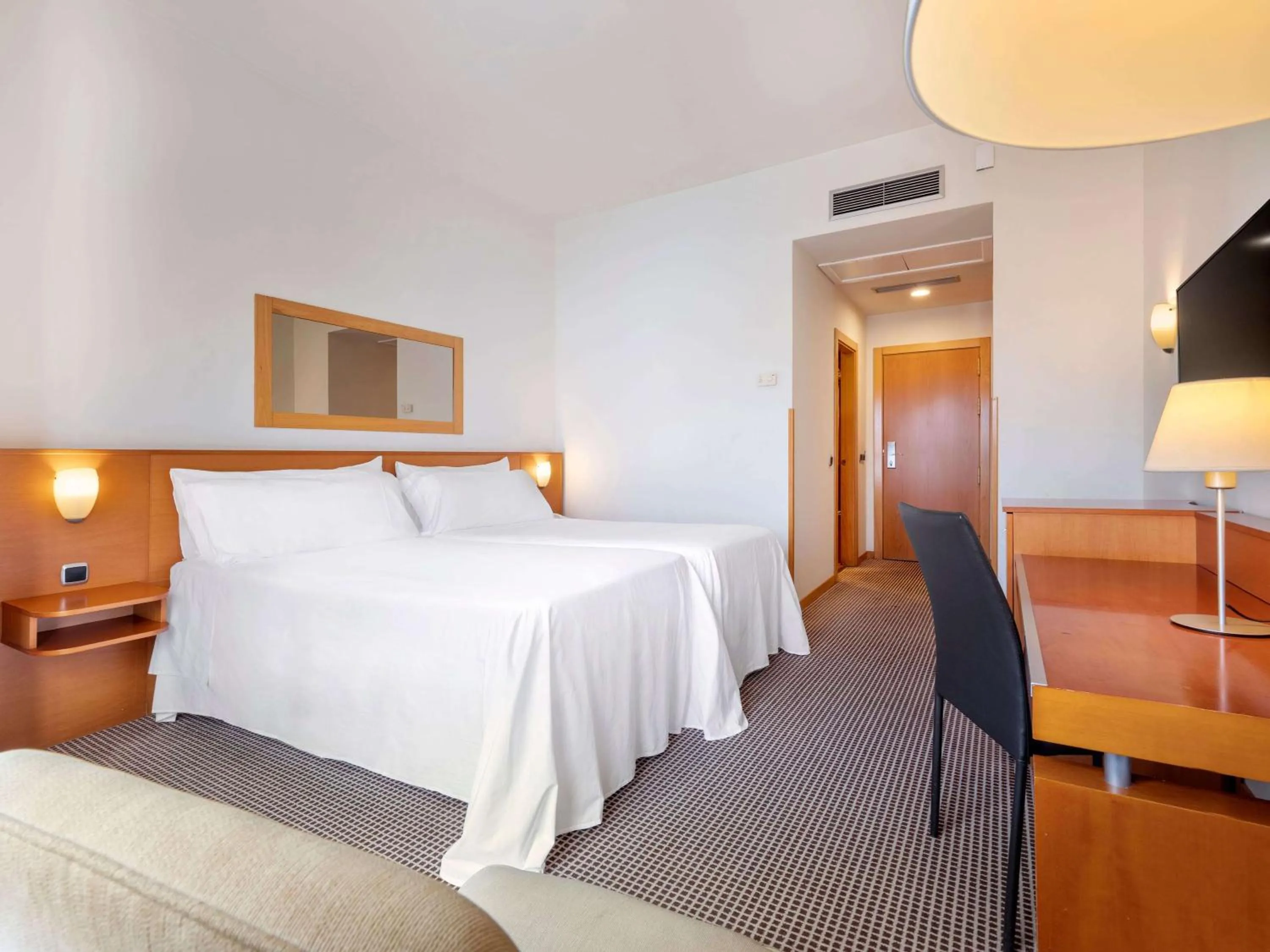 Bedroom, Bed in Hotel Zentral León