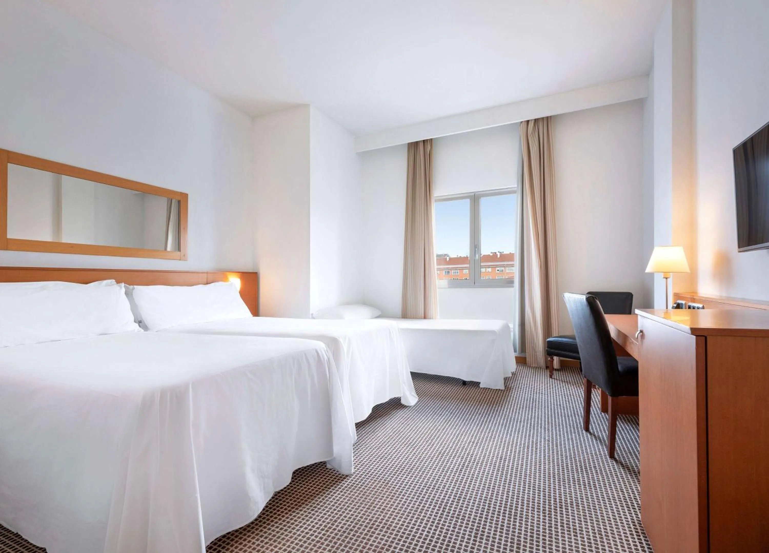 Bedroom, Bed in Hotel Zentral León