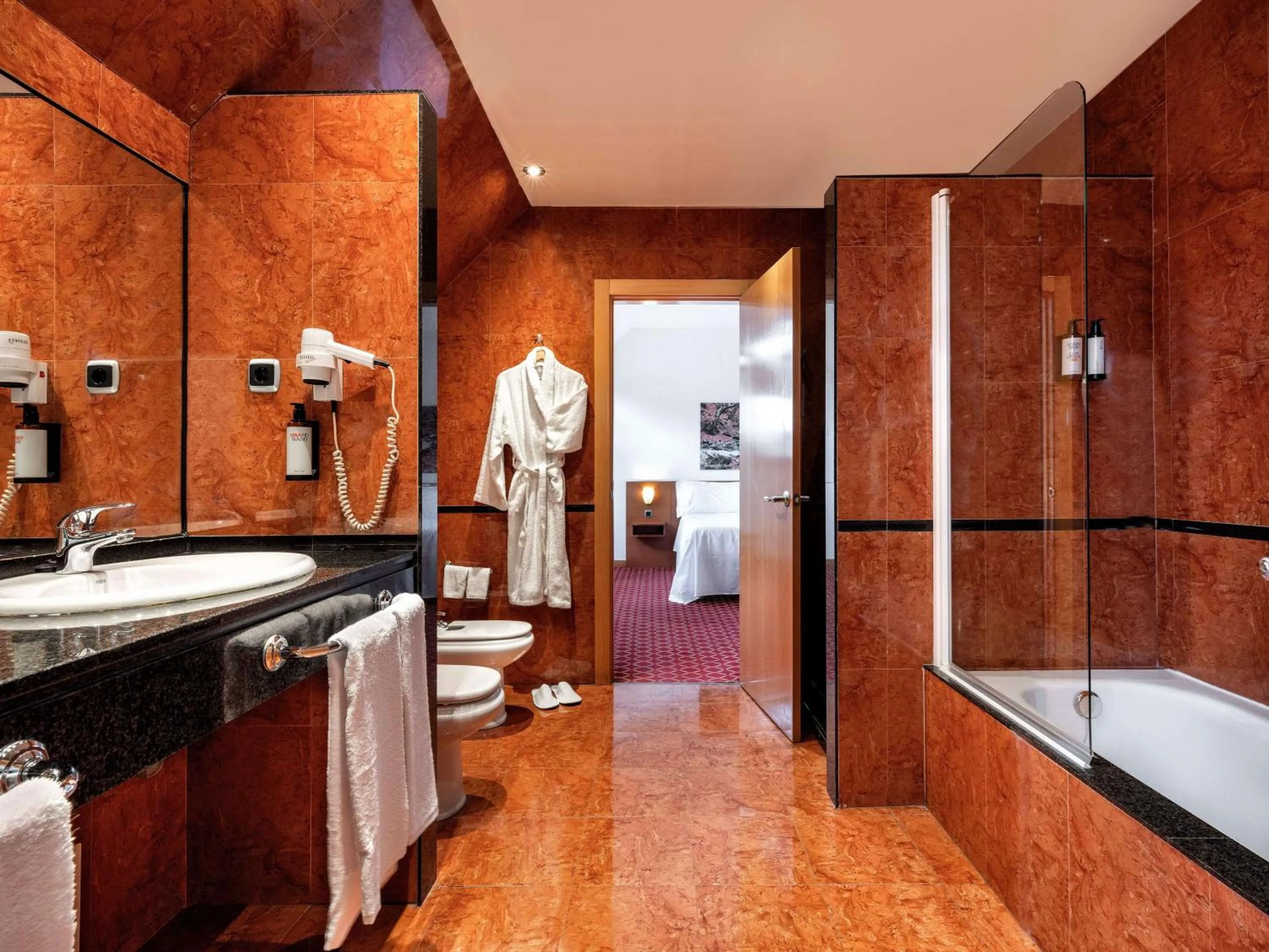 Bedroom in Hotel Zentral León