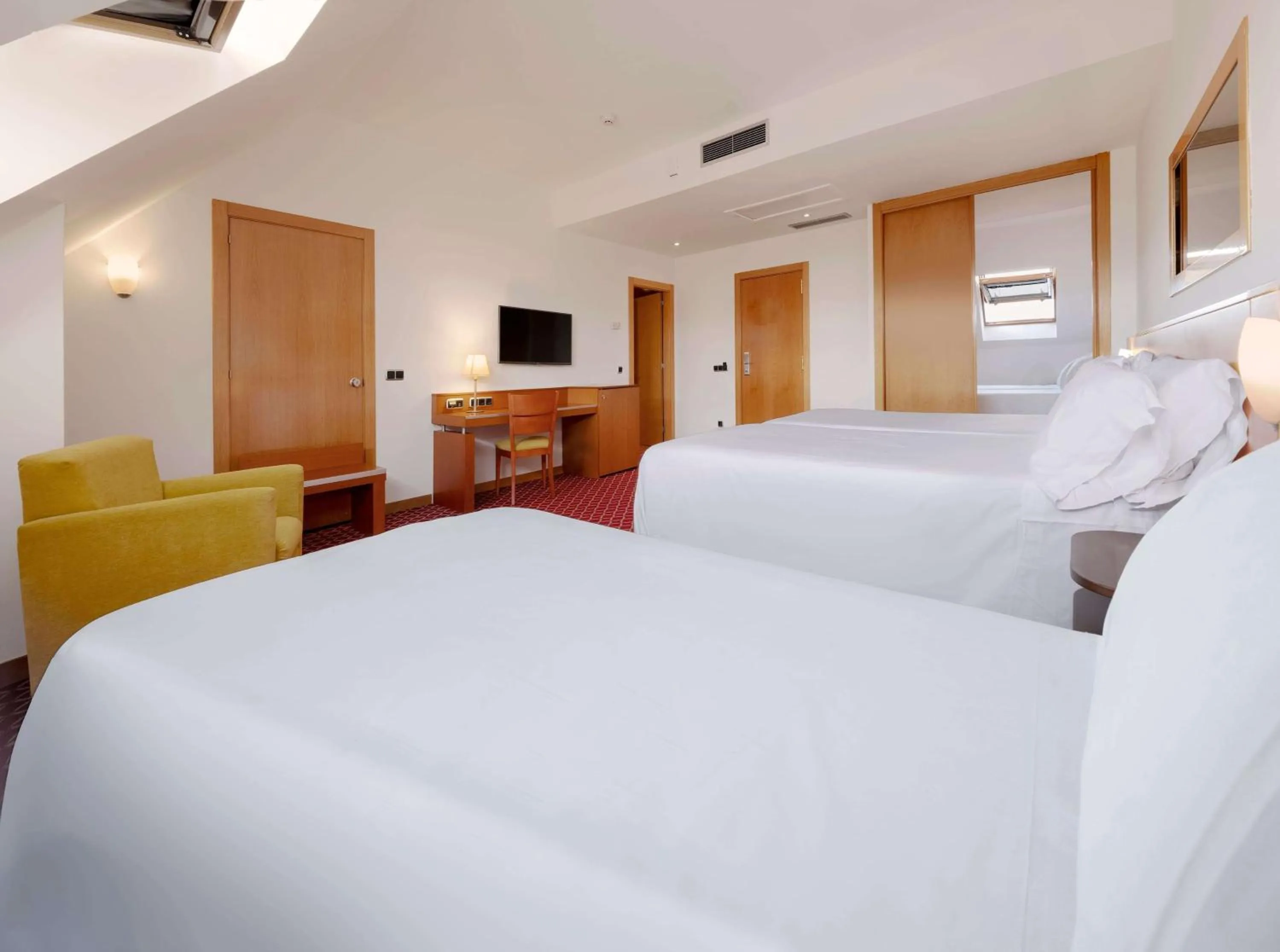 Bedroom, Bed in Hotel Zentral León