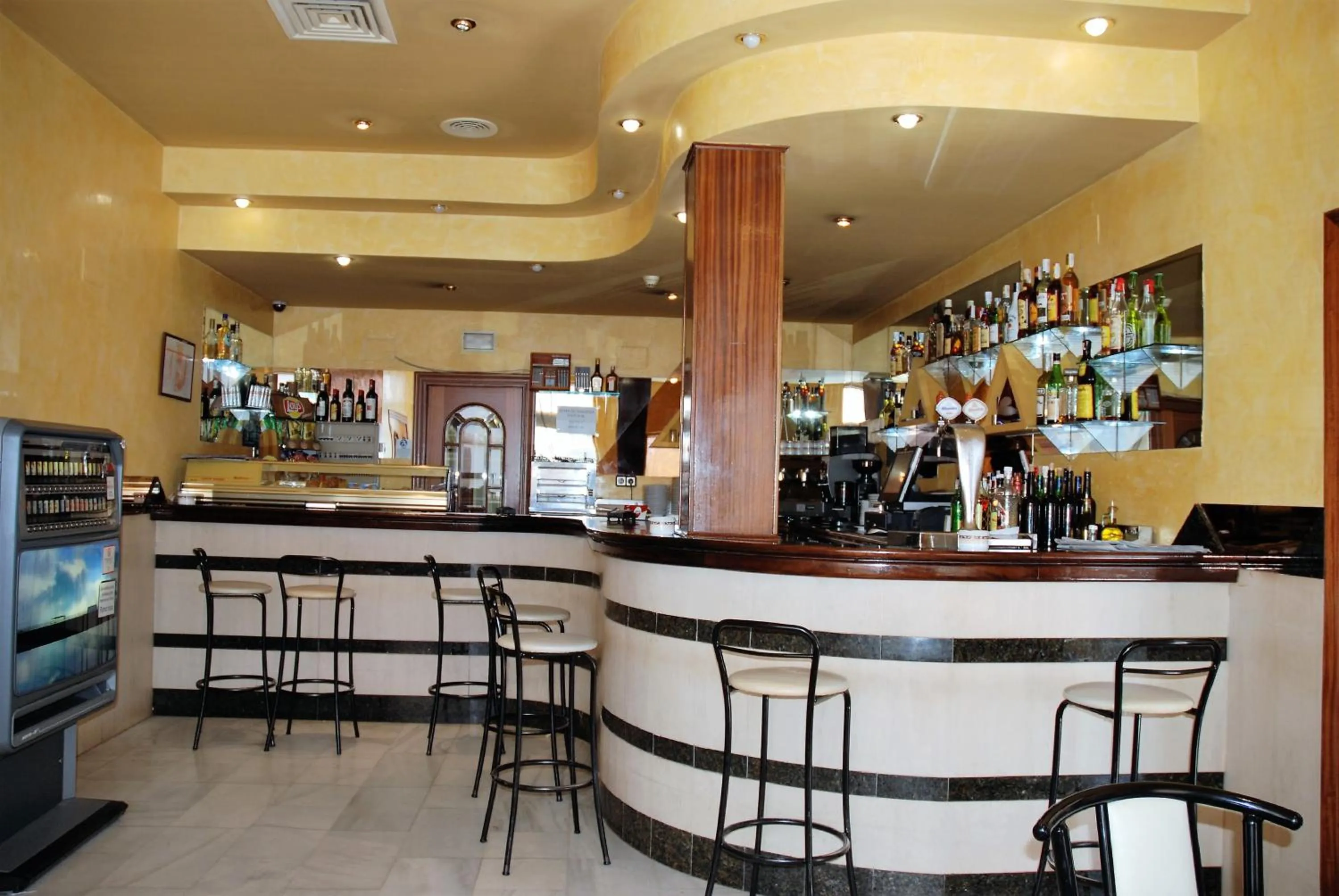 Food and drinks in Hotel Averroes