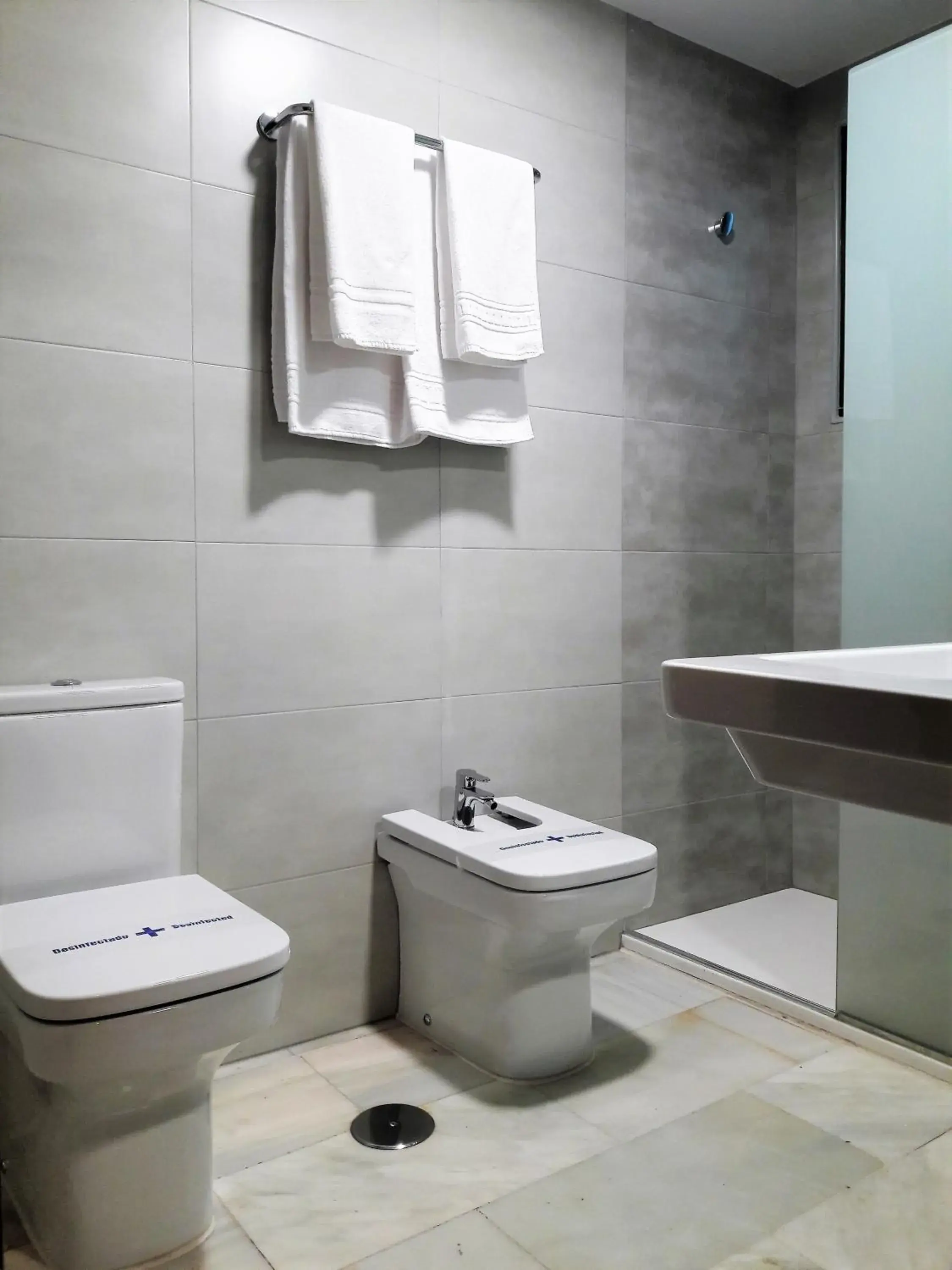 Bathroom in Hotel Averroes Bathroom in Hotel Averroes