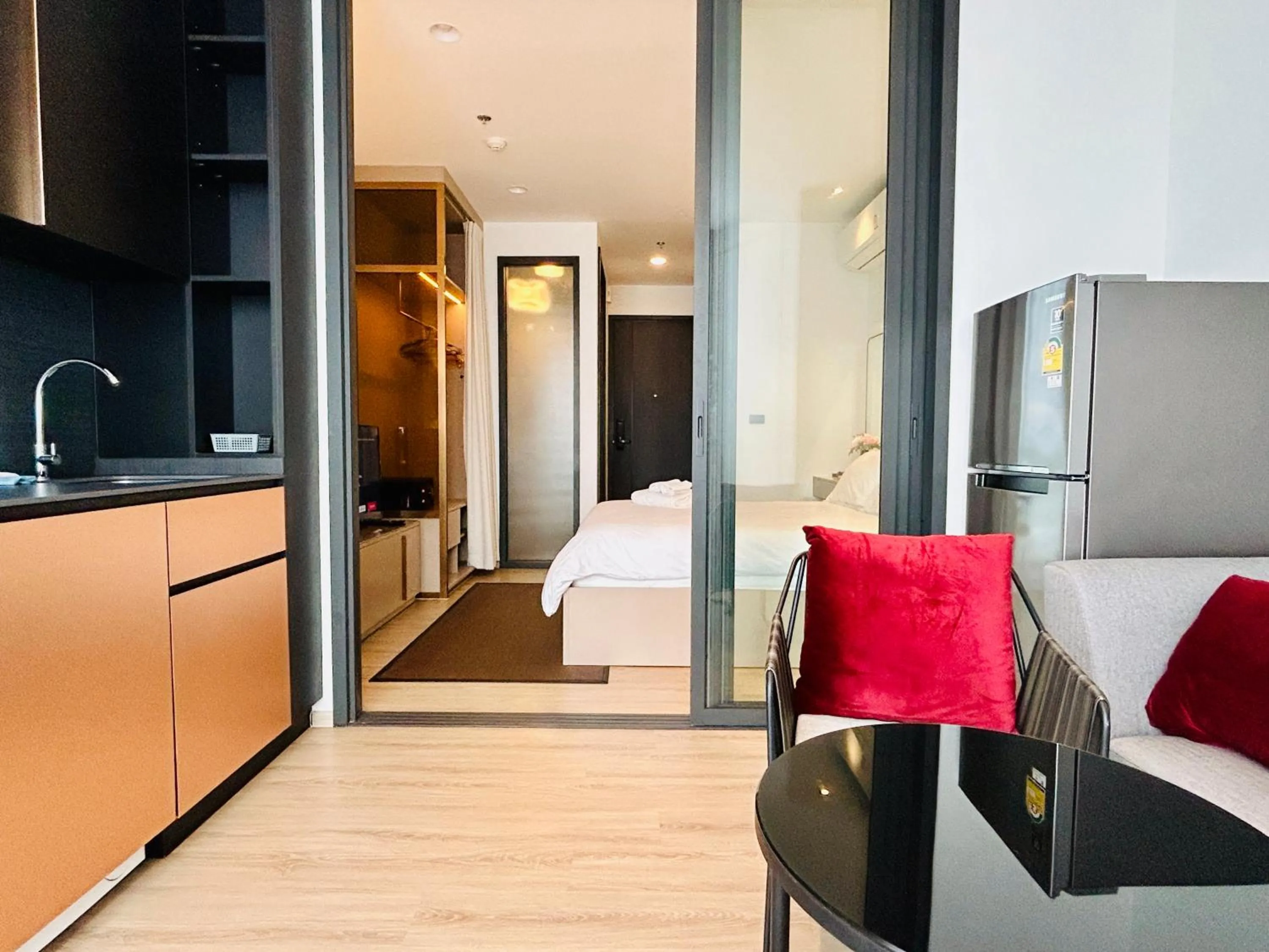 Kitchen or kitchenette, Bed in Edge Central Pattaya By YoYo