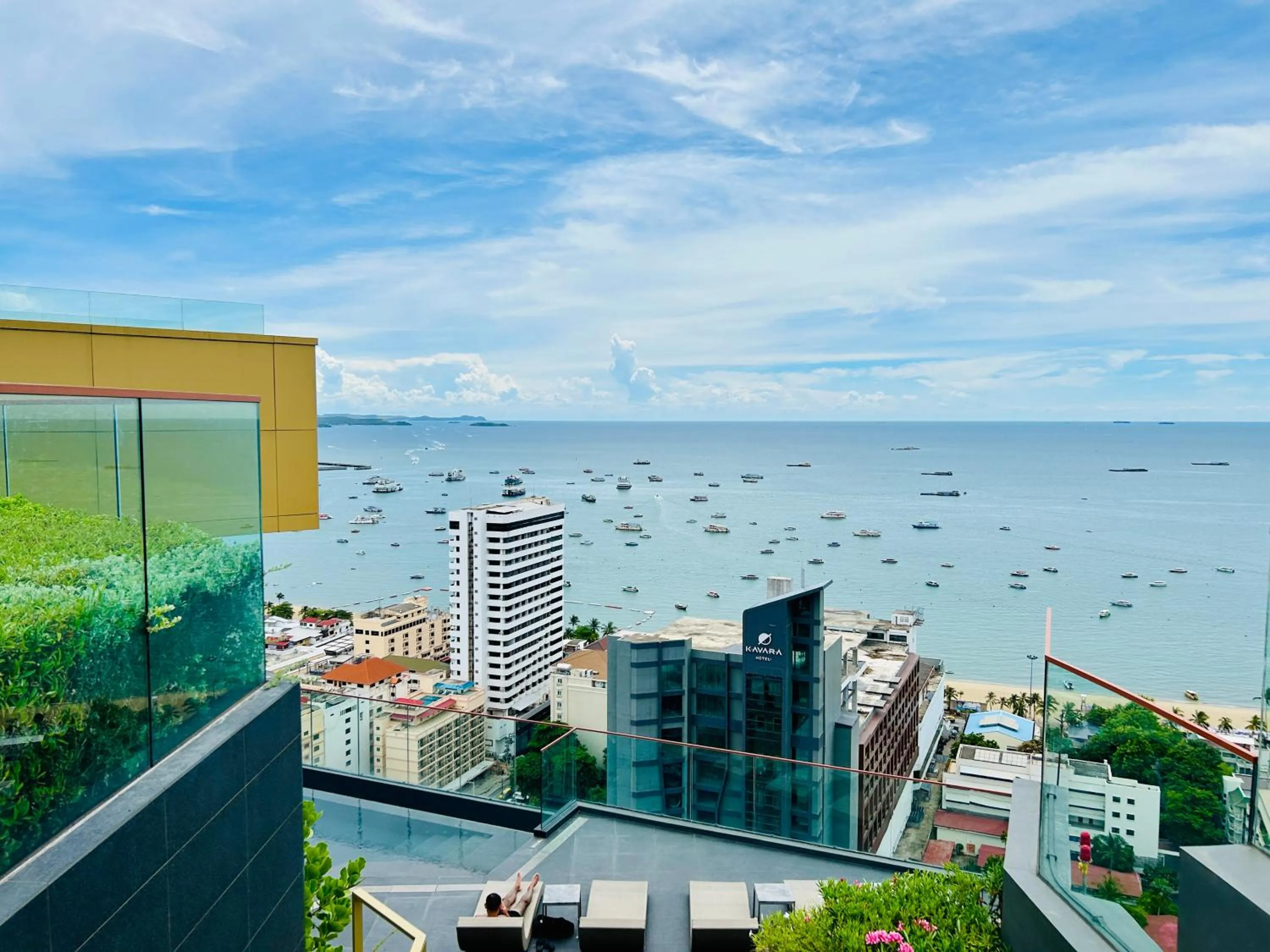 Property building in Edge Central Pattaya By YoYo