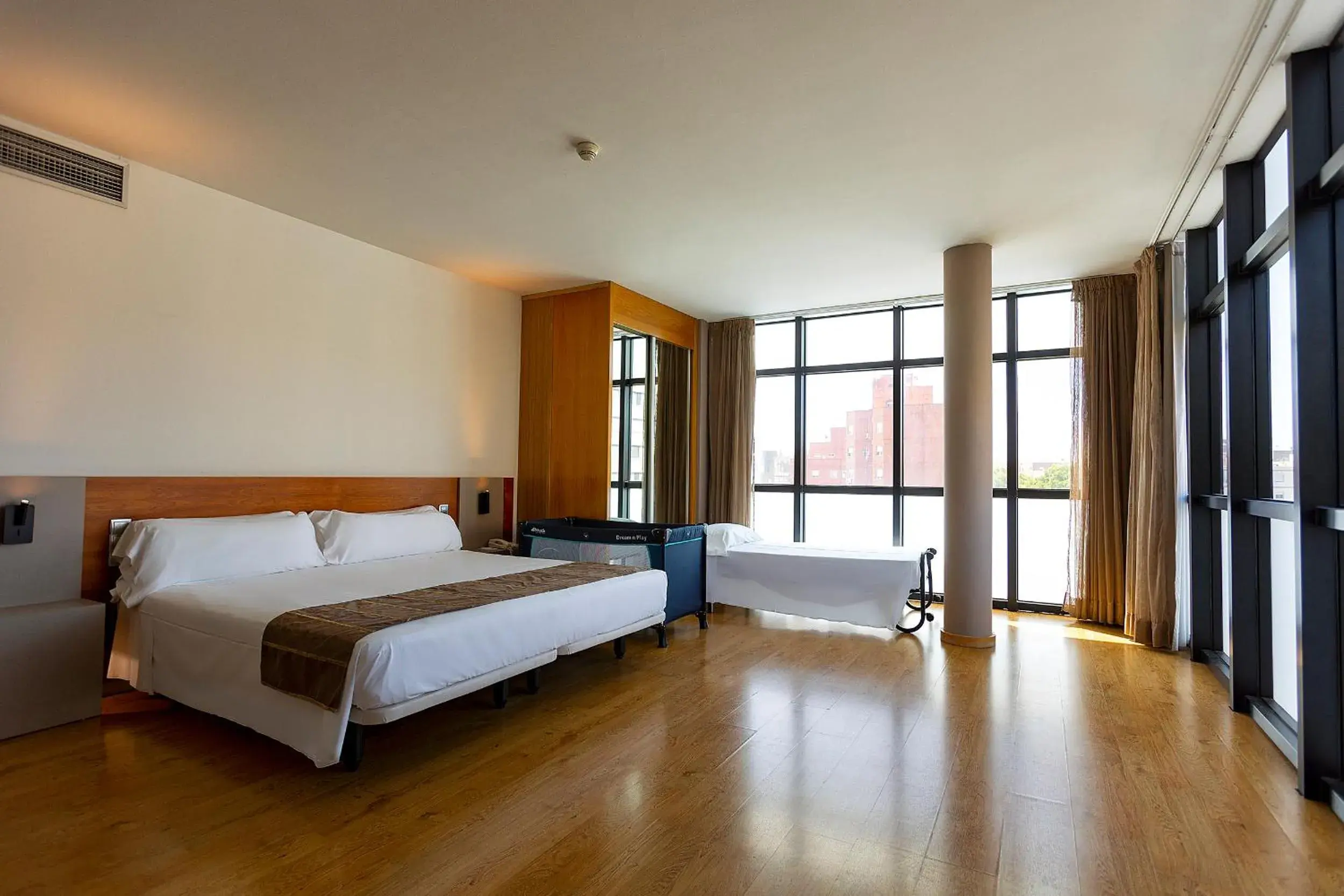 Photo of the whole room, Bed in Vértice Indalo Almería Photo of the whole room, Bed in Vértice Indalo Almería