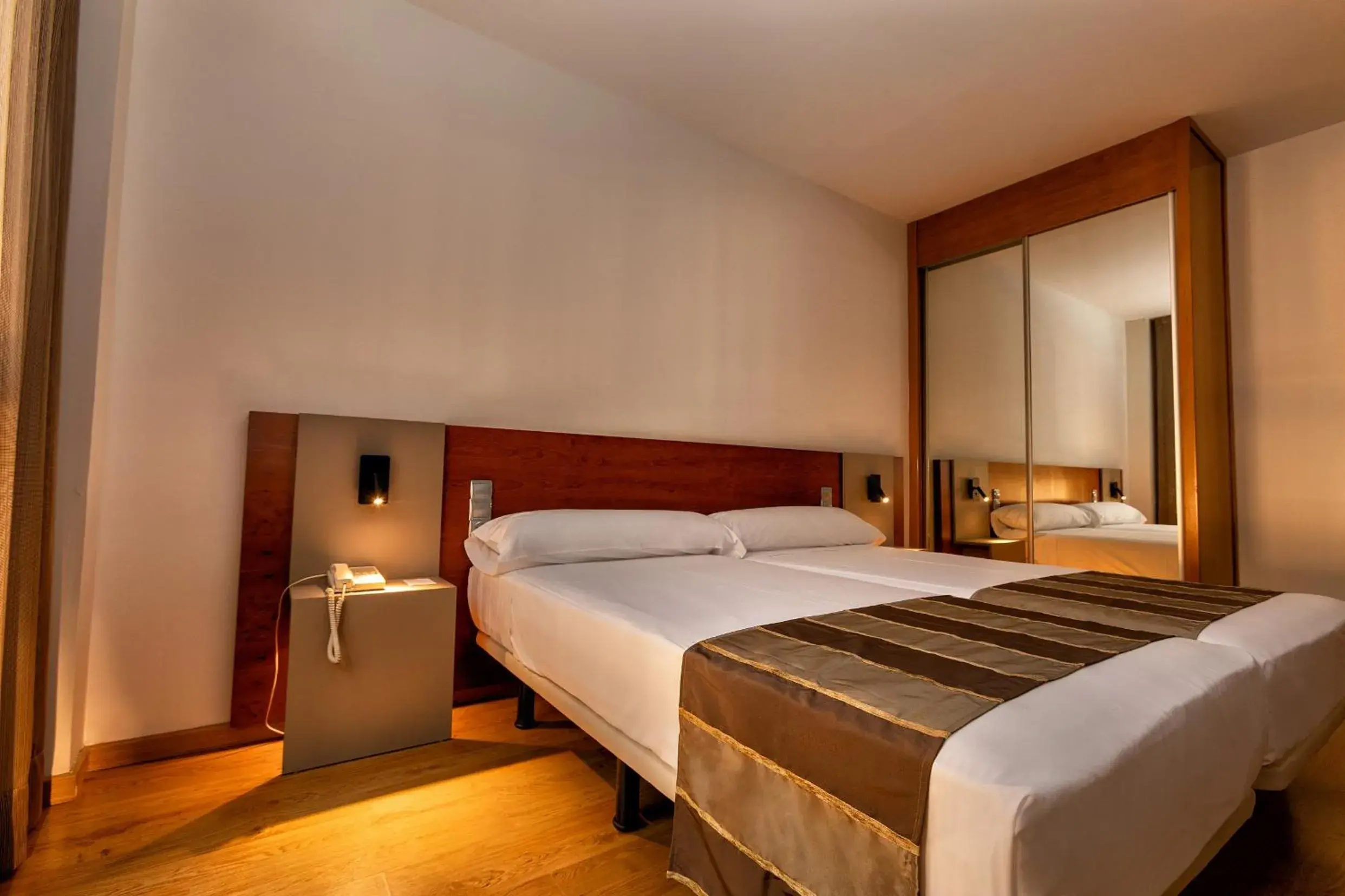 Photo of the whole room, Bed in Vértice Indalo Almería Photo of the whole room, Bed in Vértice Indalo Almería