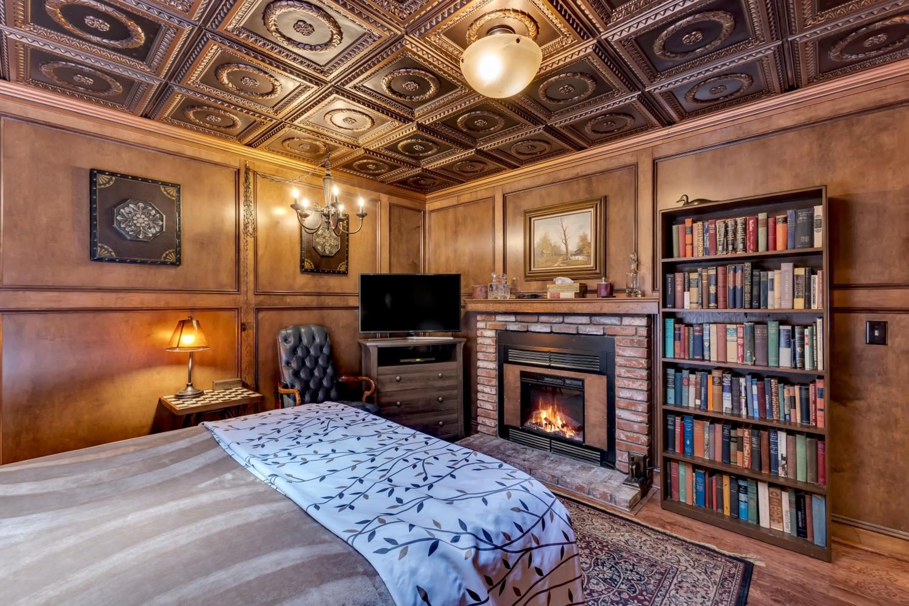 Bed in Idyllwild Inn