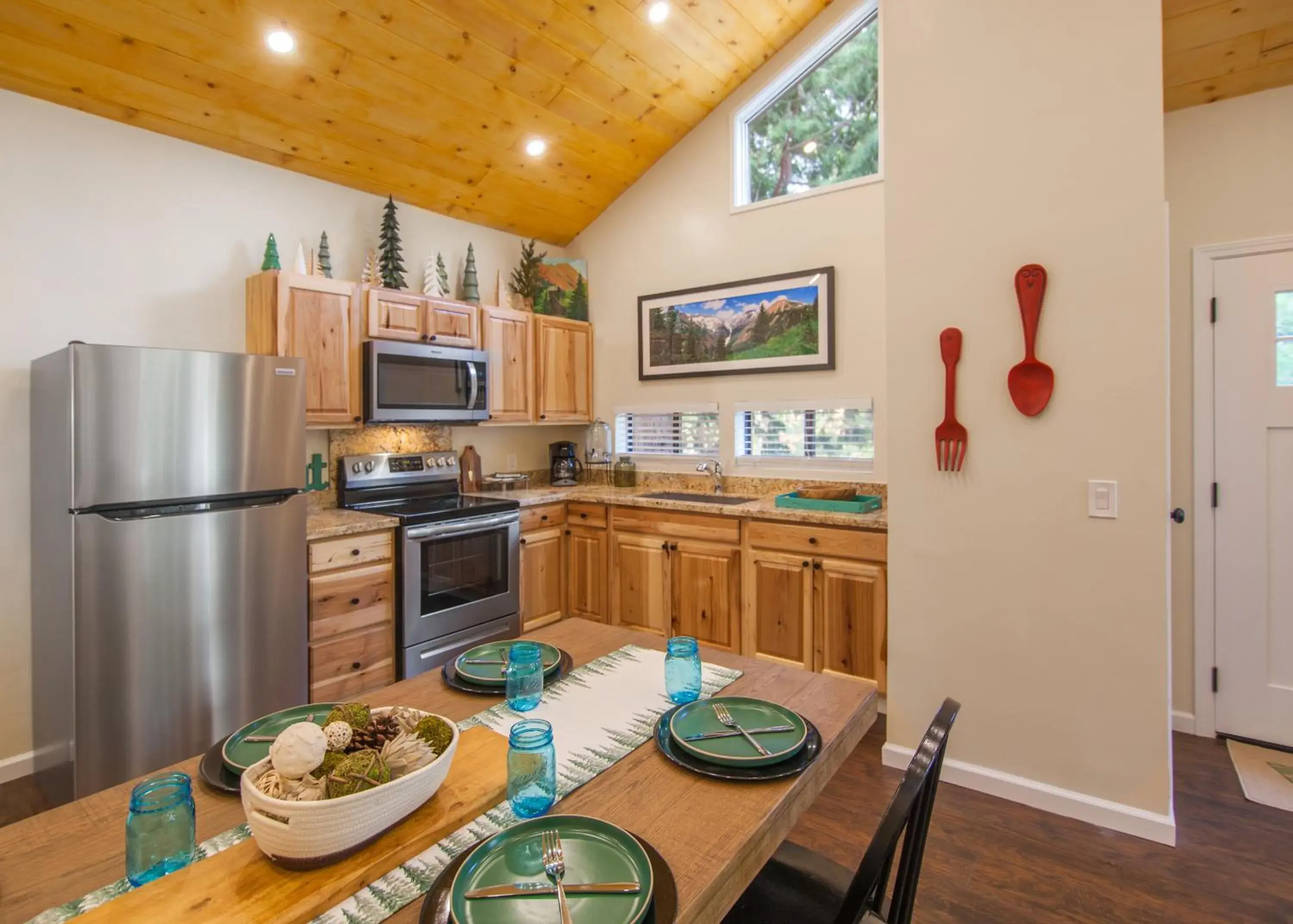 Family Suite in Idyllwild Inn Family Suite in Idyllwild Inn