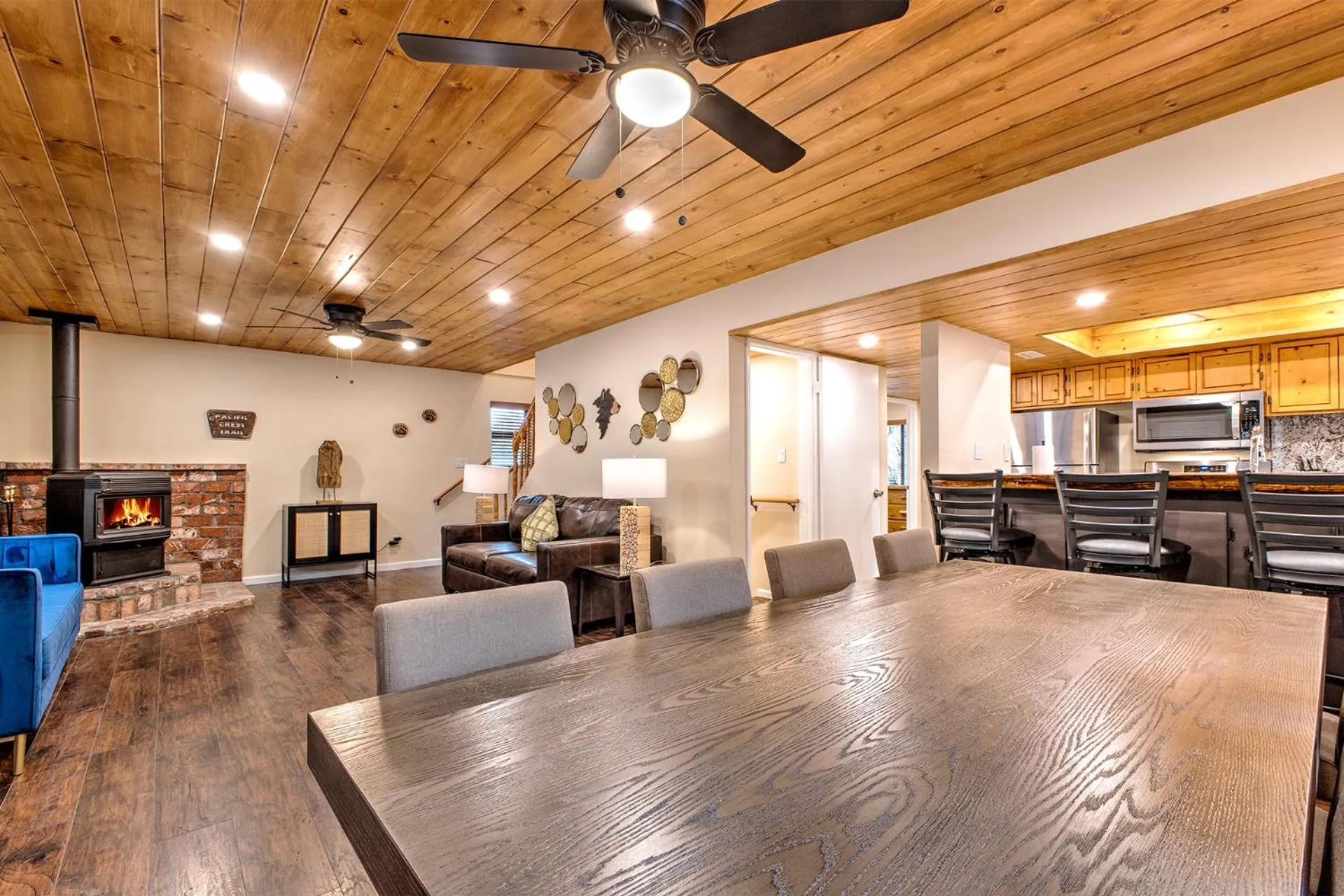 Dining area in Idyllwild Inn