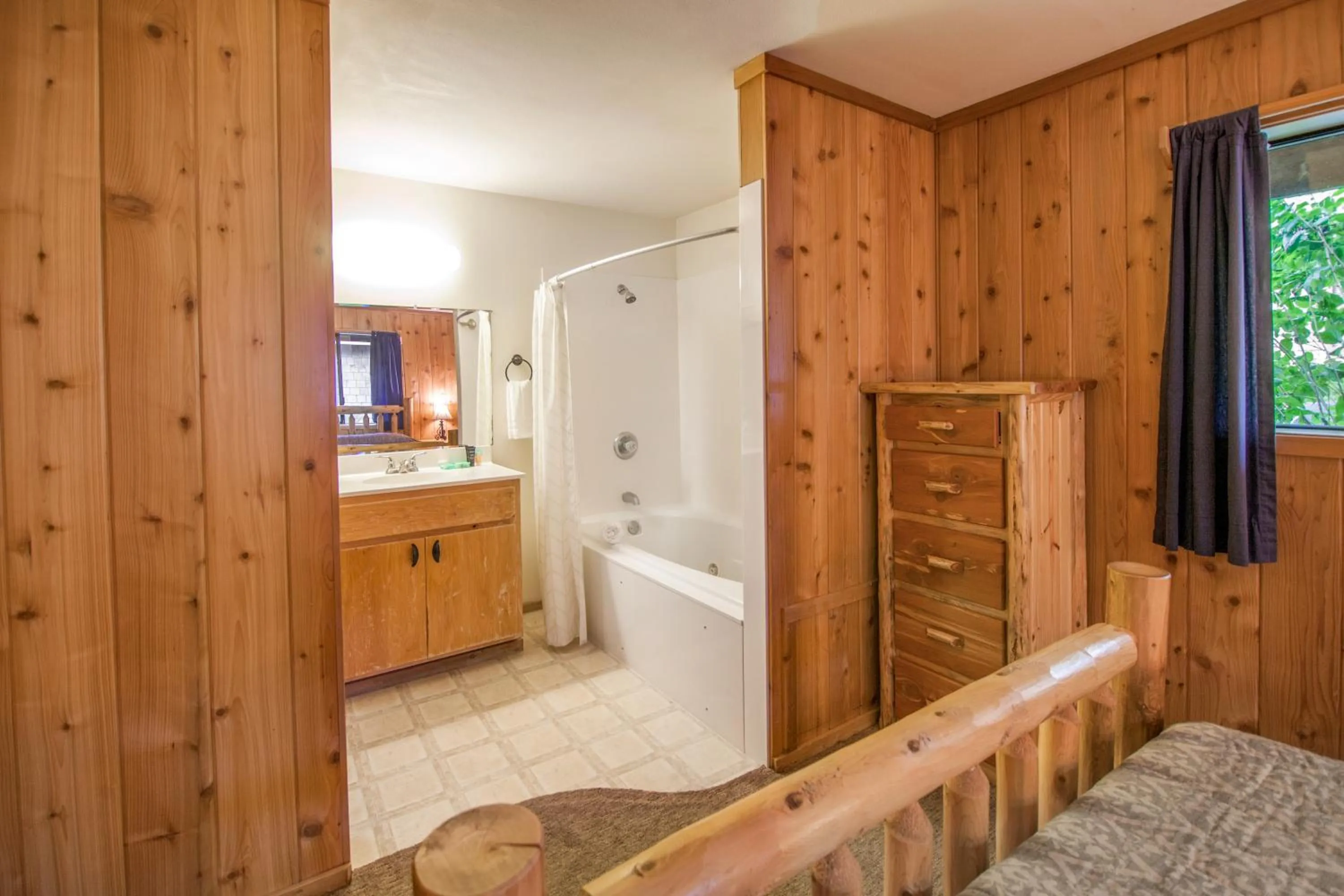 Bed in Idyllwild Inn