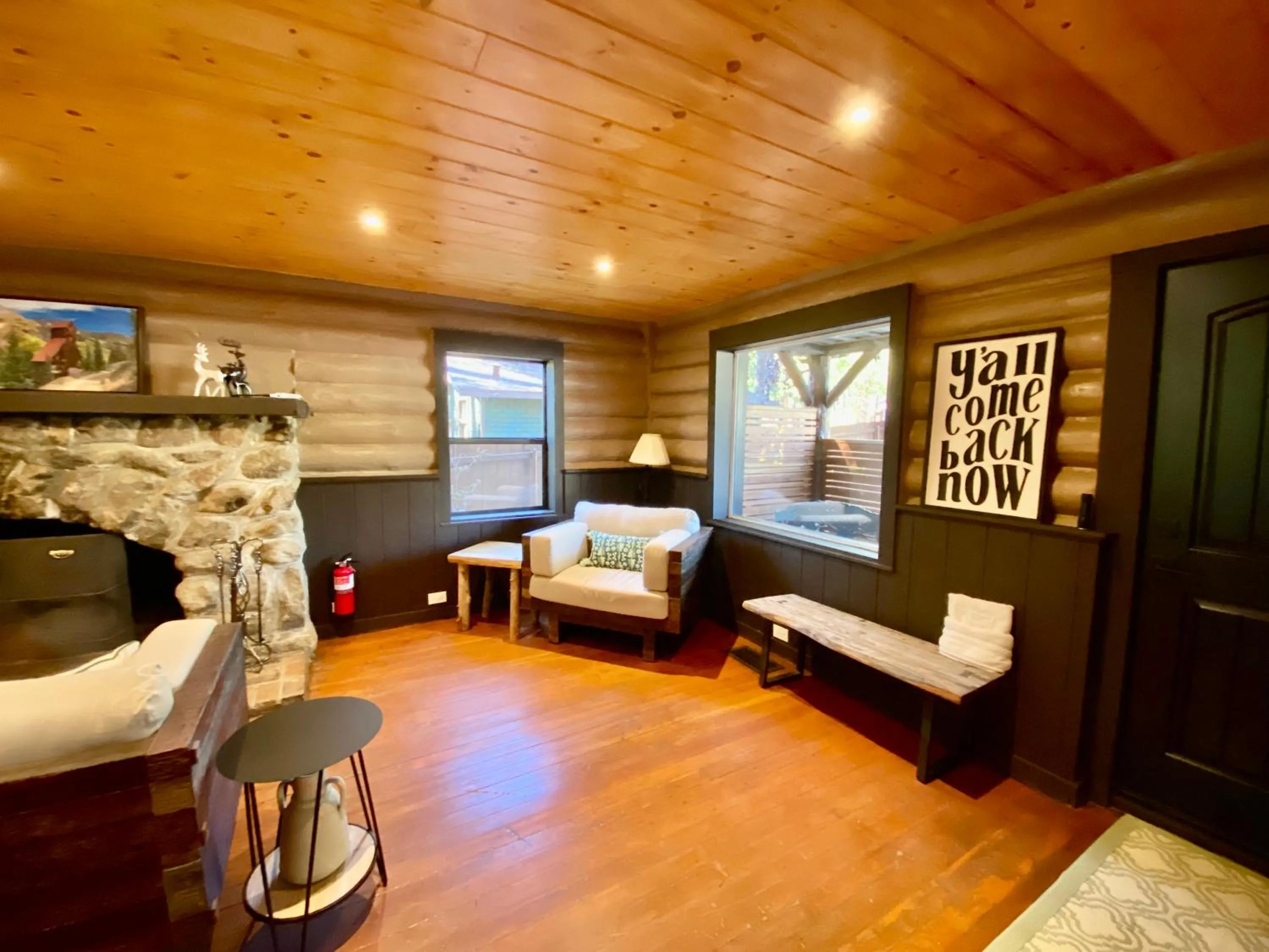 Bed in Idyllwild Inn