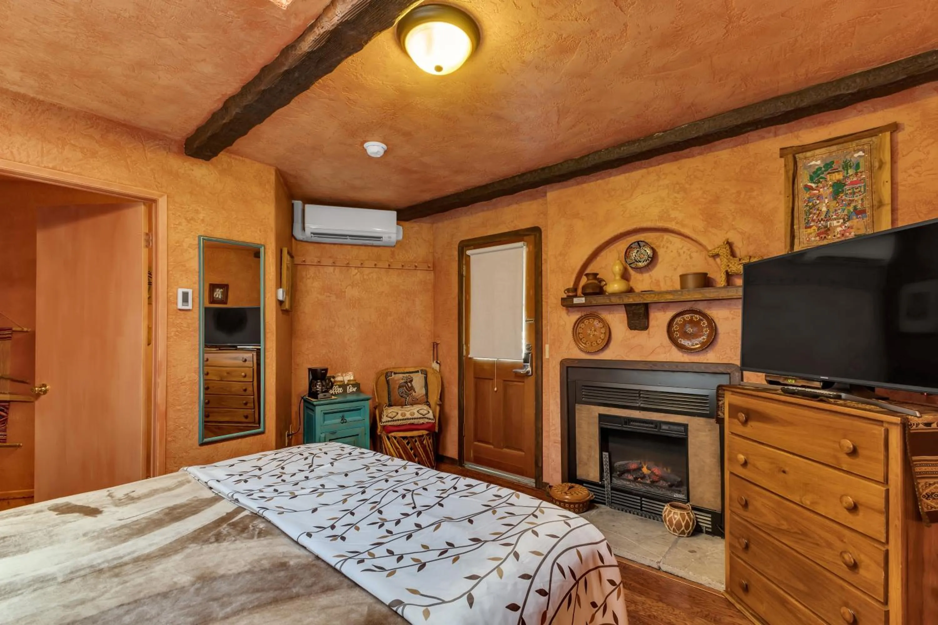 Bed in Idyllwild Inn