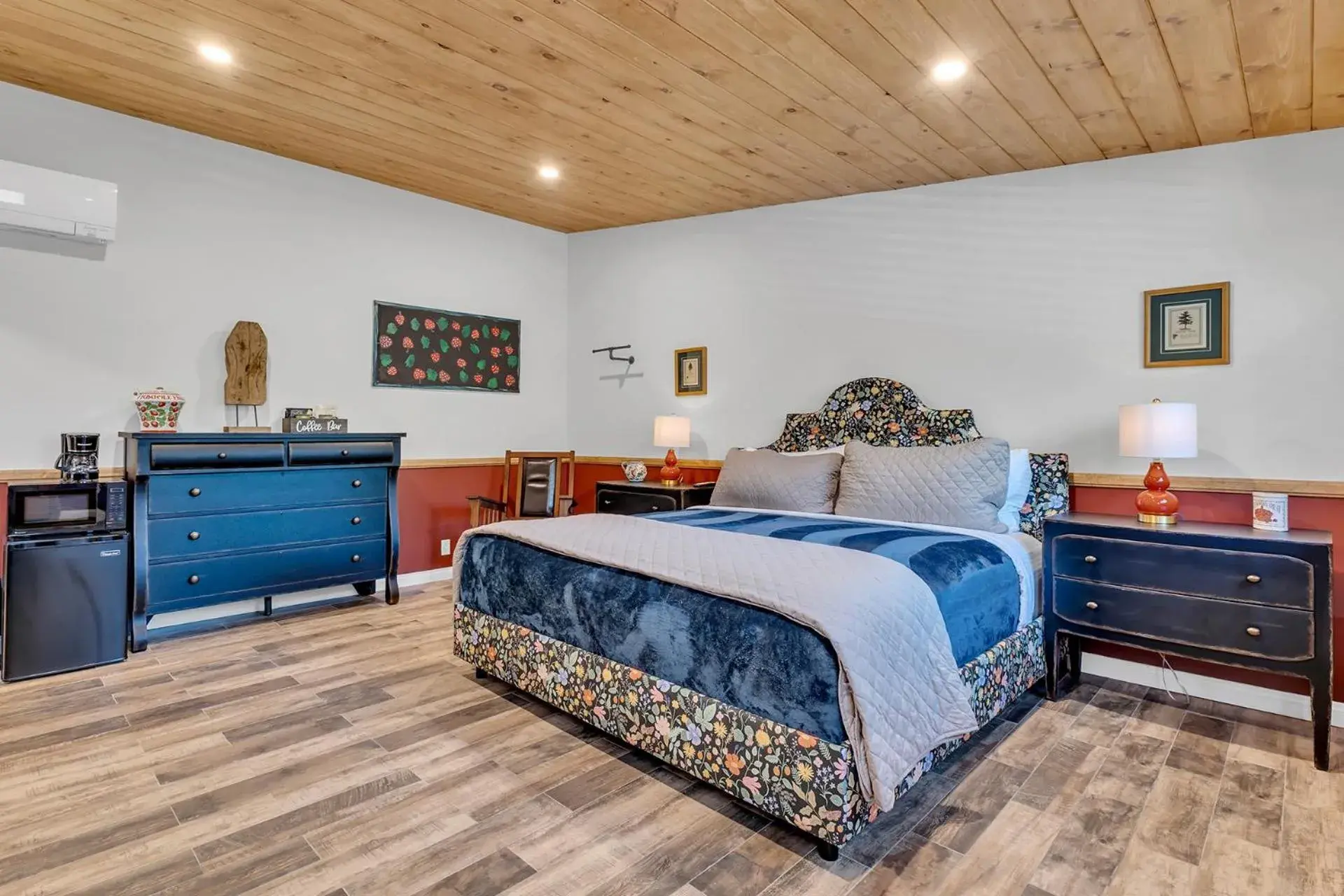 Bed in Idyllwild Inn Bed in Idyllwild Inn