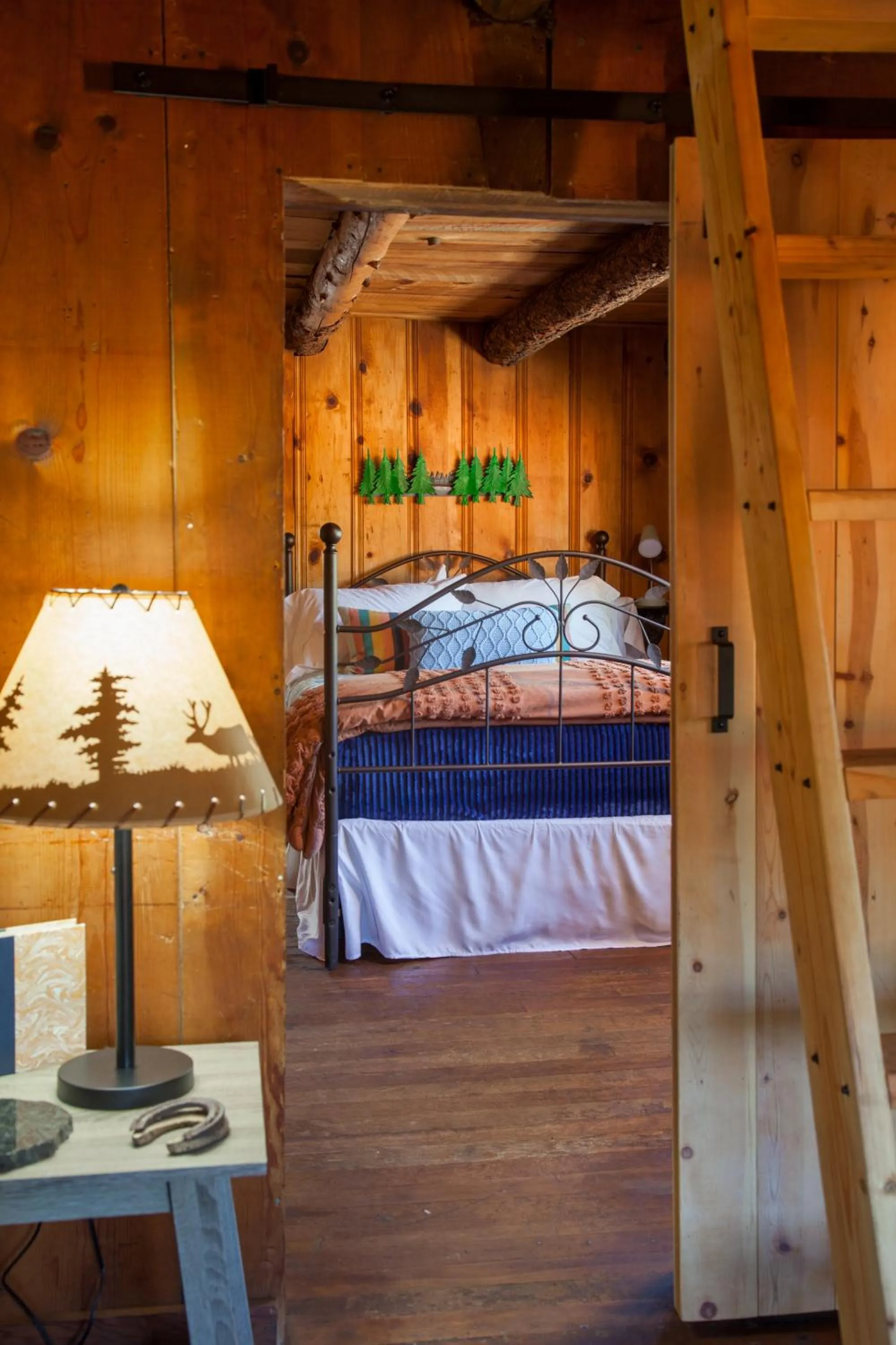 Bed in Idyllwild Inn