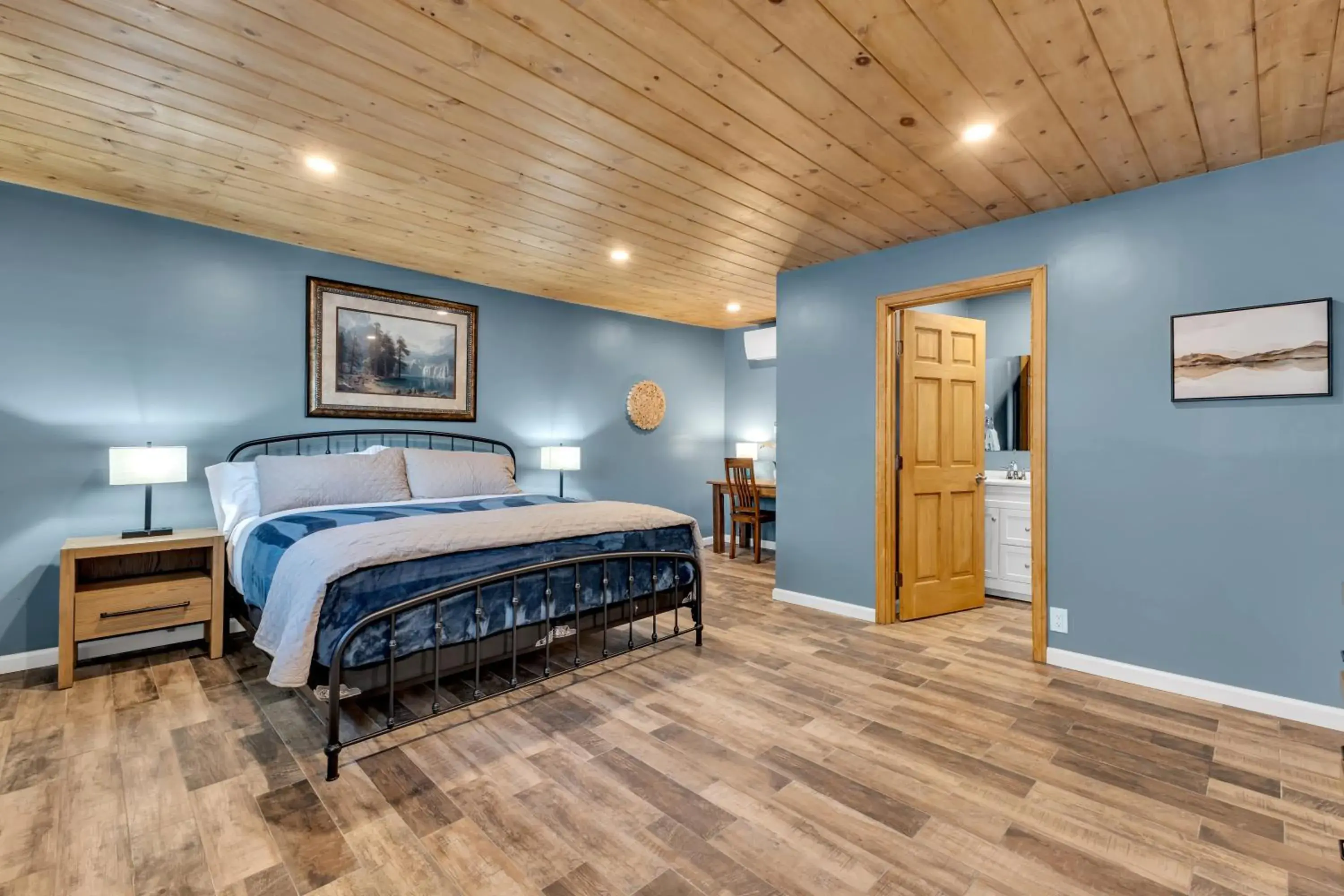 Bed in Idyllwild Inn Bed in Idyllwild Inn