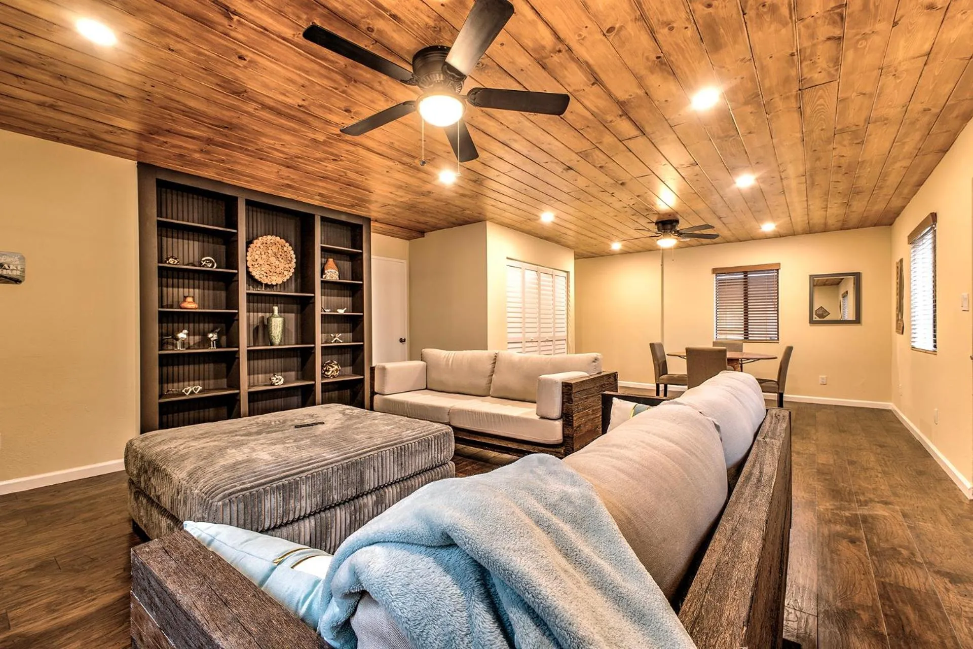 TV and multimedia in Idyllwild Inn