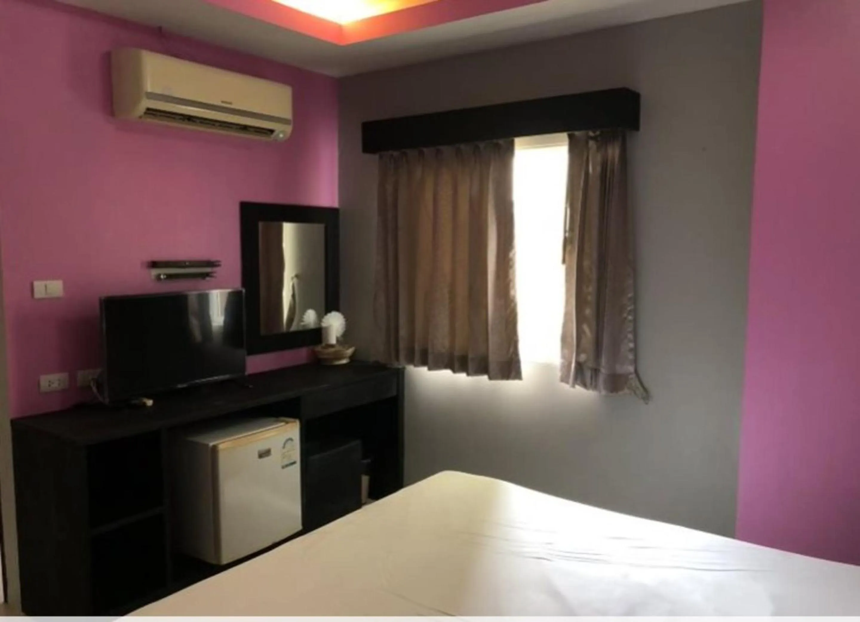 View (from property/room), Bed in Lavender Patong Hotel