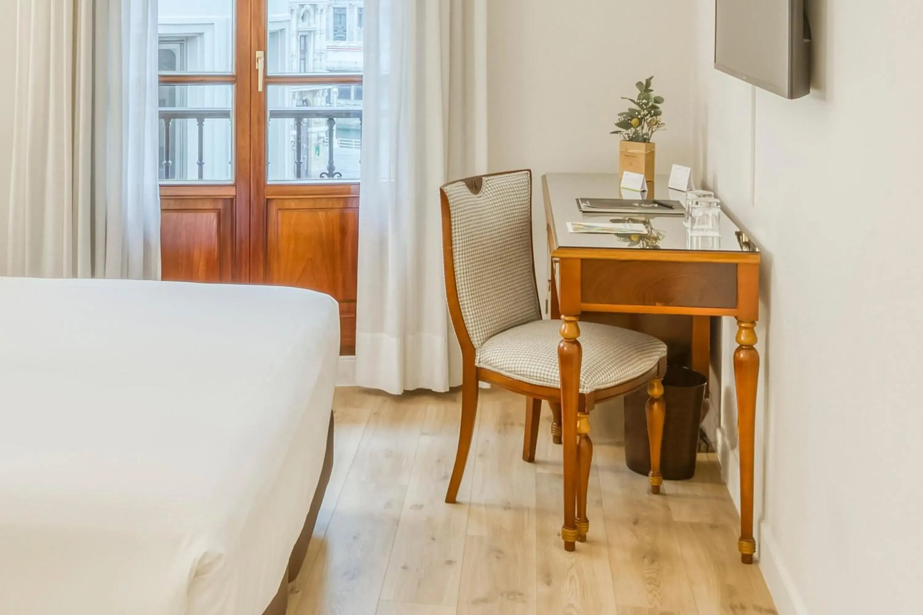 Photo of the whole room in Sercotel Arenal Bilbao Photo of the whole room in Sercotel Arenal Bilbao