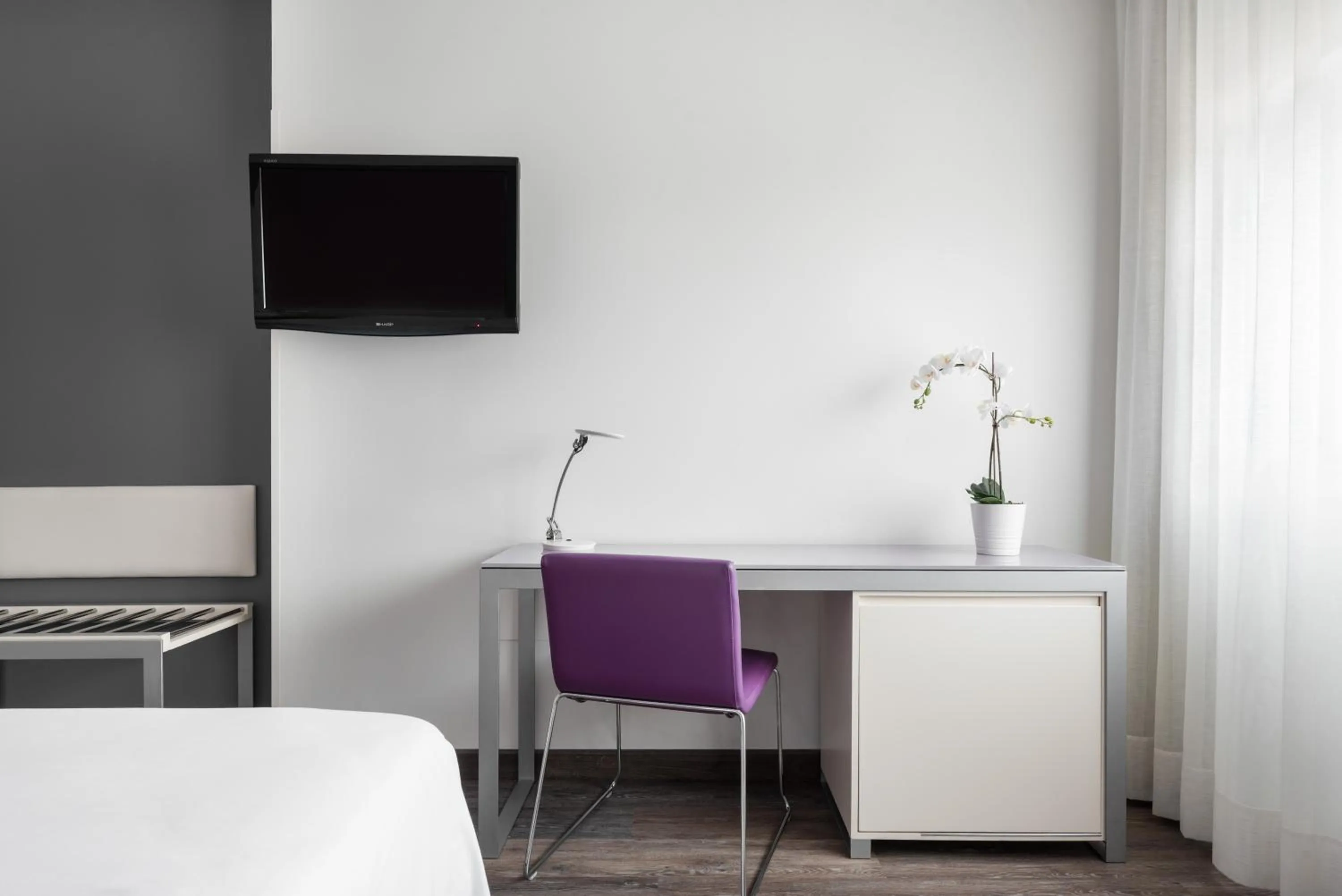 TV and multimedia, Bed in Exe Coruña