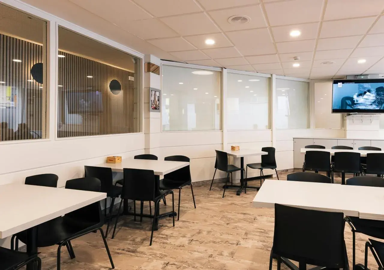 Property building in Hotel Burlada Property building in Hotel Burlada