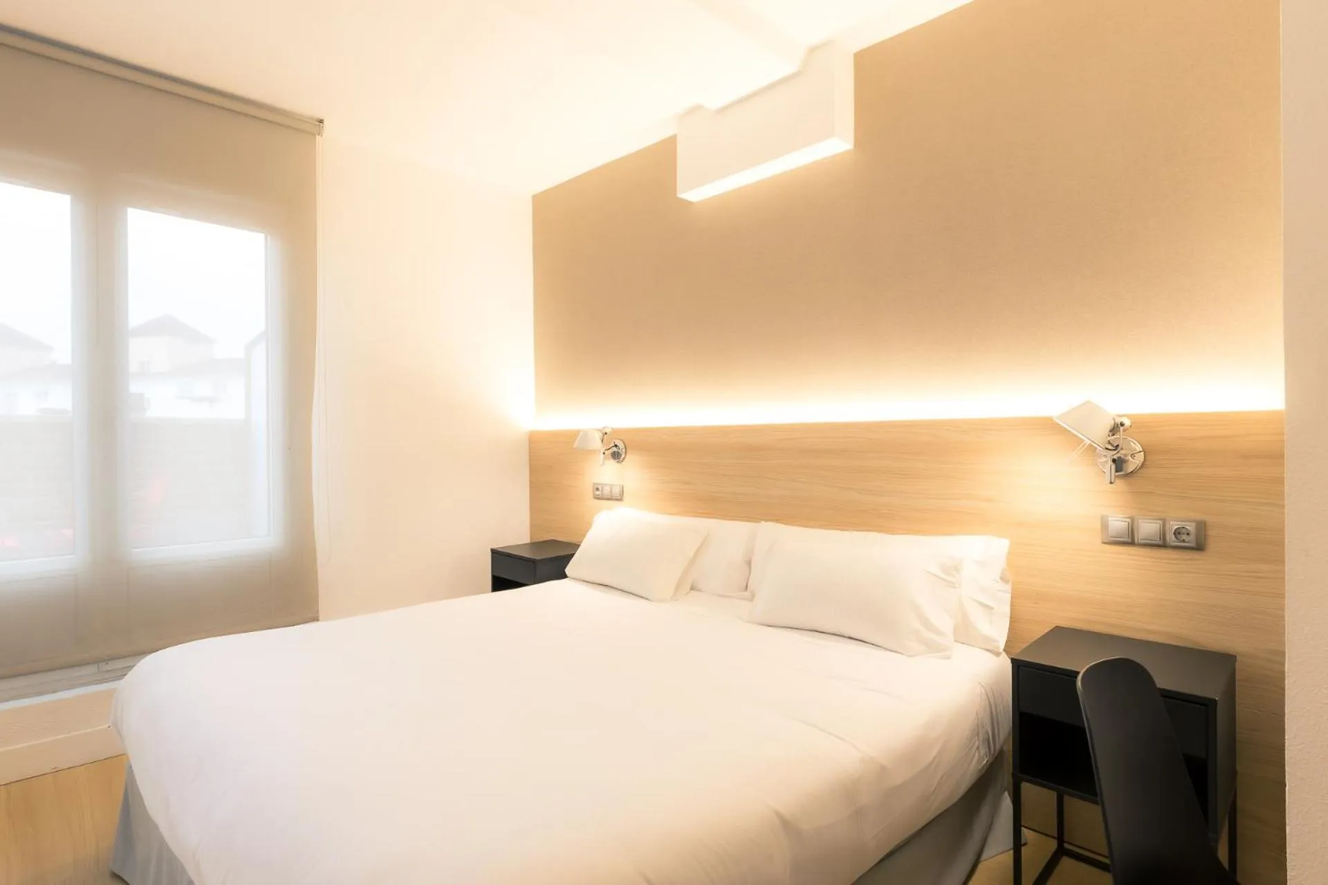 Shower, Bed in Hotel Burlada