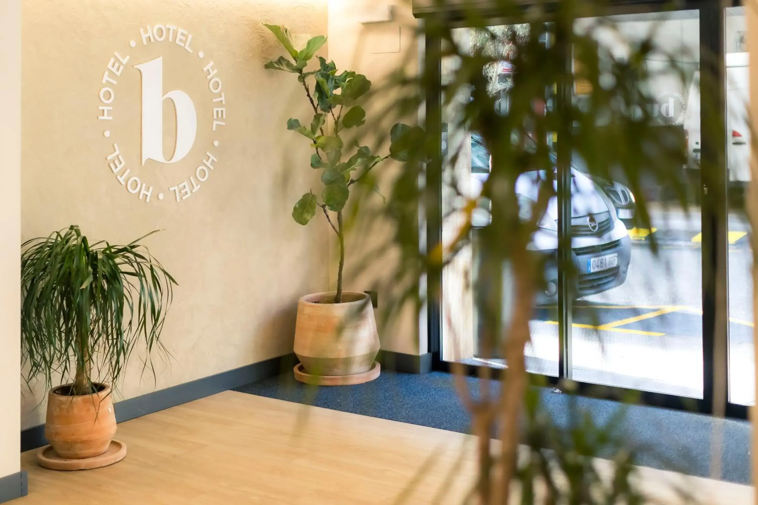 Facade/entrance in Hotel Burlada Facade/entrance in Hotel Burlada