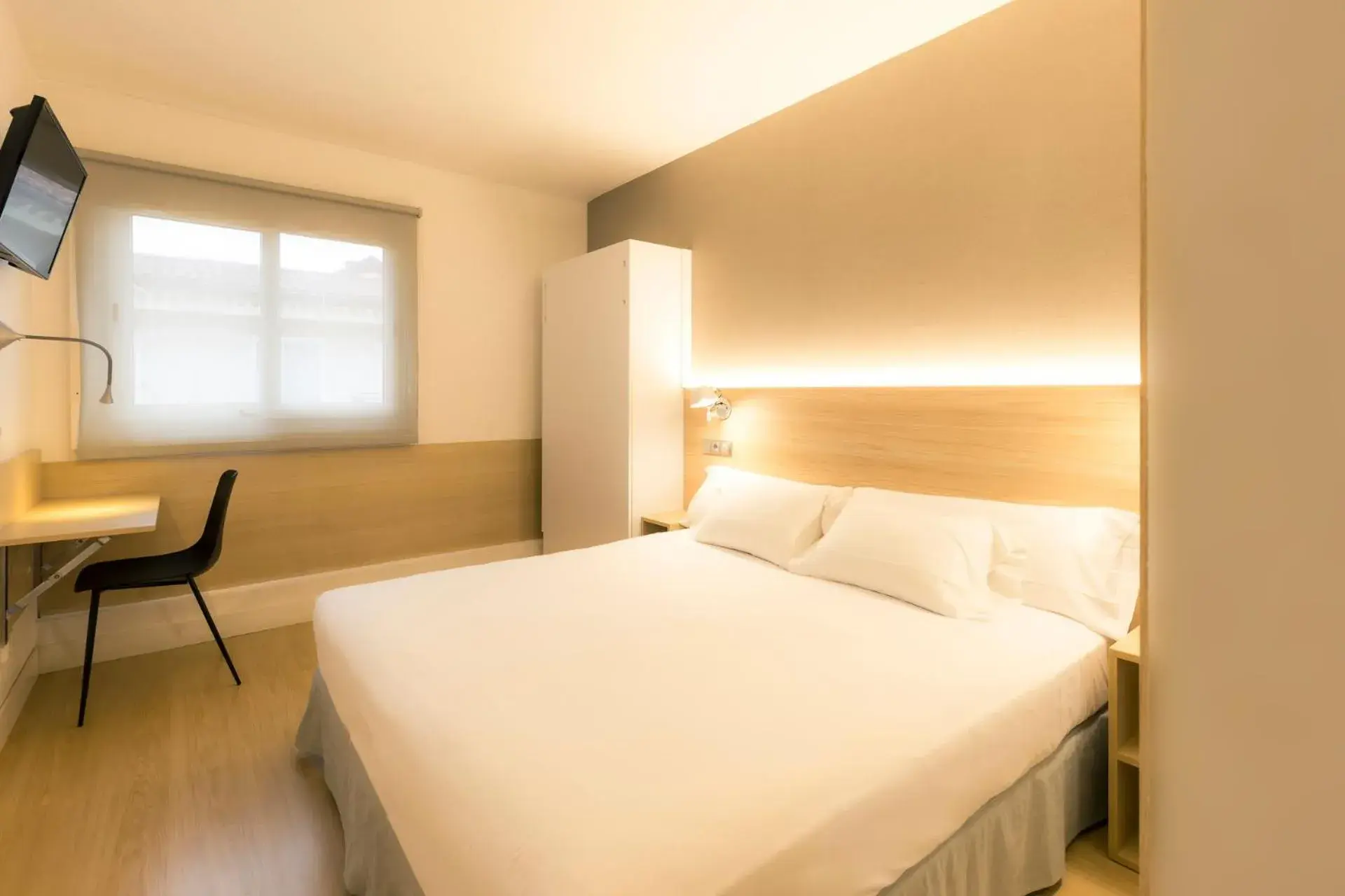 TV and multimedia, Bed in Hotel Burlada TV and multimedia, Bed in Hotel Burlada