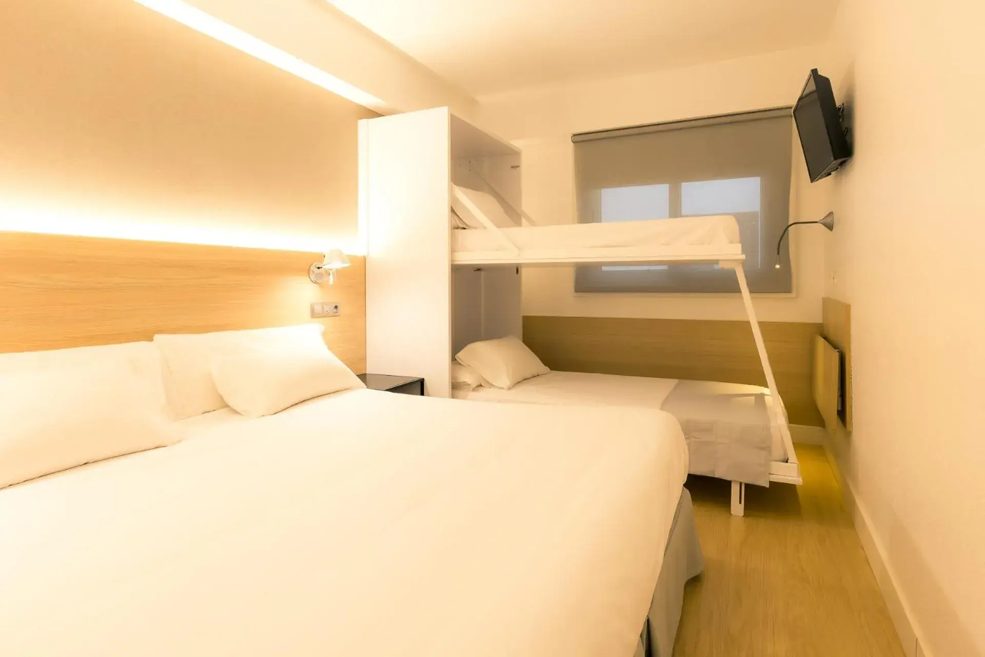 TV and multimedia, Bed in Hotel Burlada TV and multimedia, Bed in Hotel Burlada