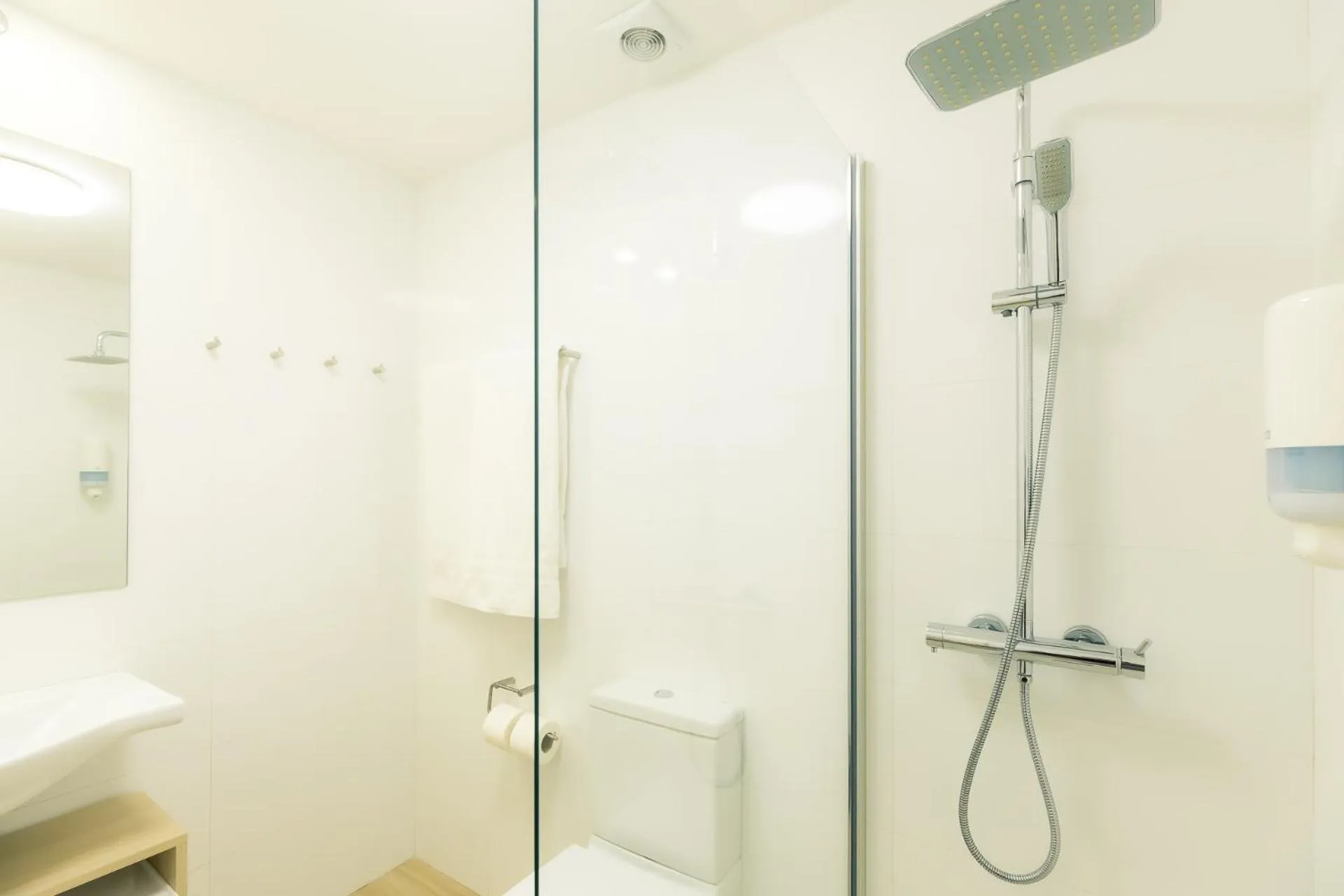 Shower in Hotel Burlada