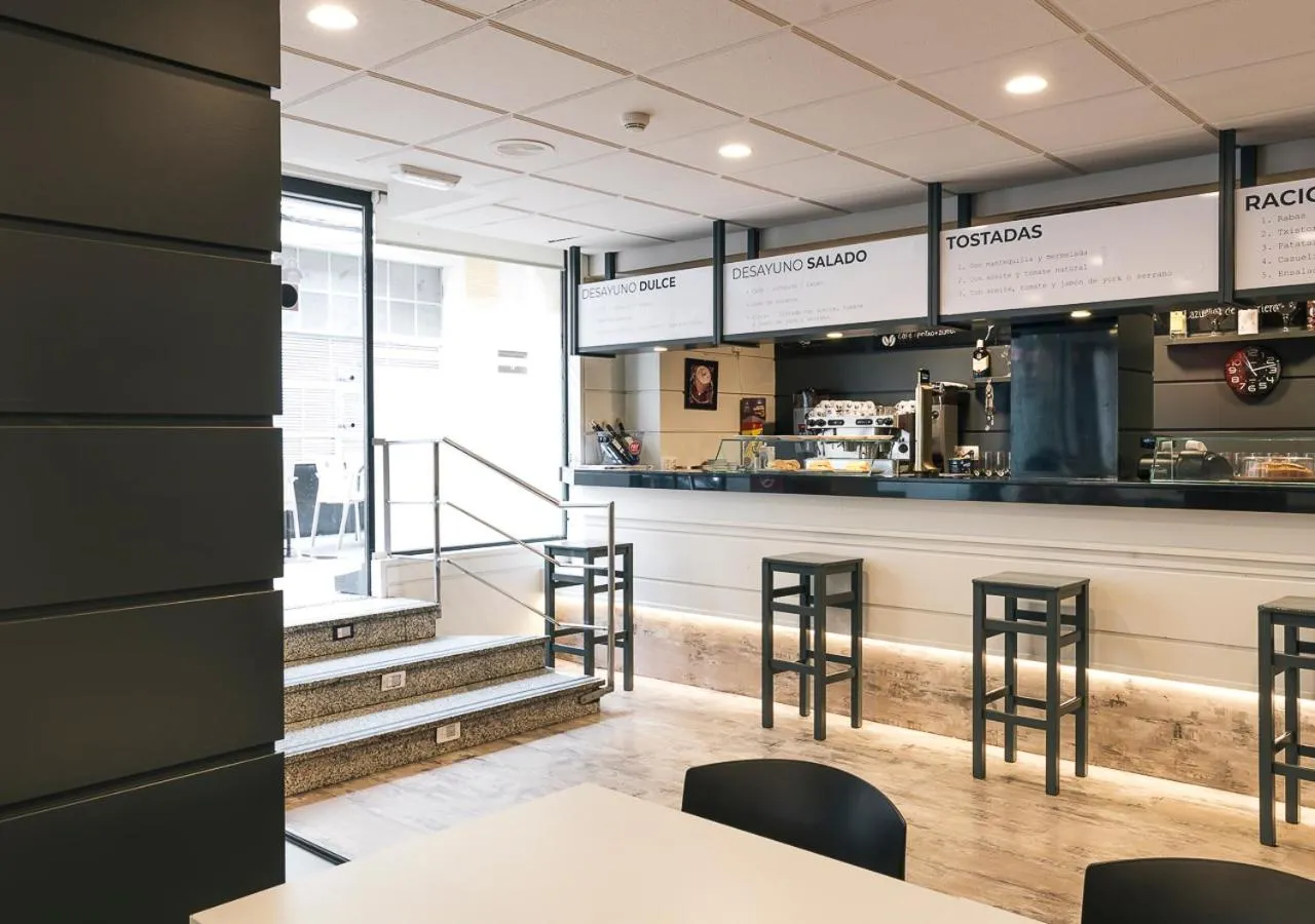 Restaurant/places to eat in Hotel Burlada