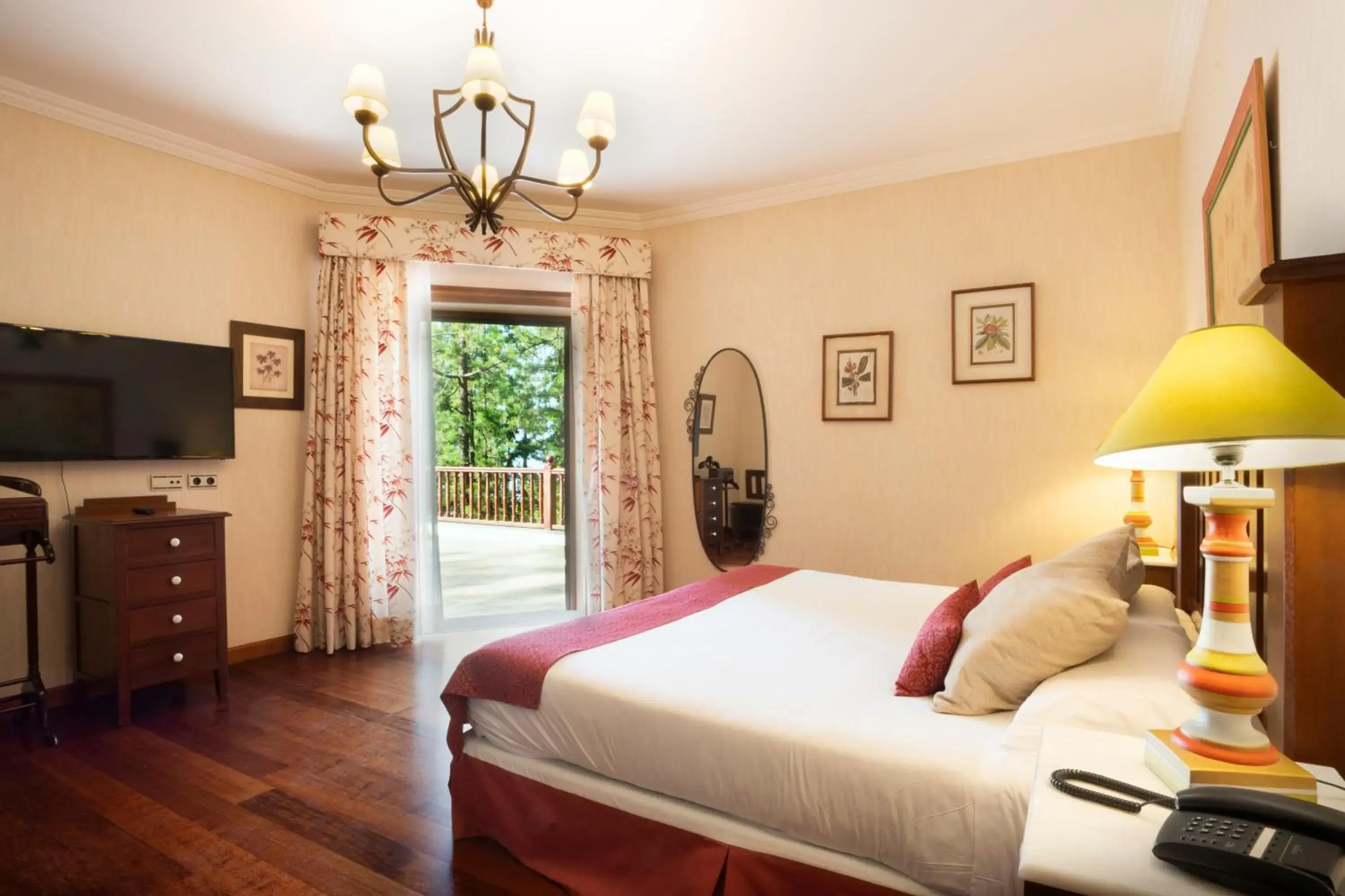 Suite with Spa Bath and Terrace in Hotel Spa Villalba Suite with Spa Bath and Terrace in Hotel Spa Villalba