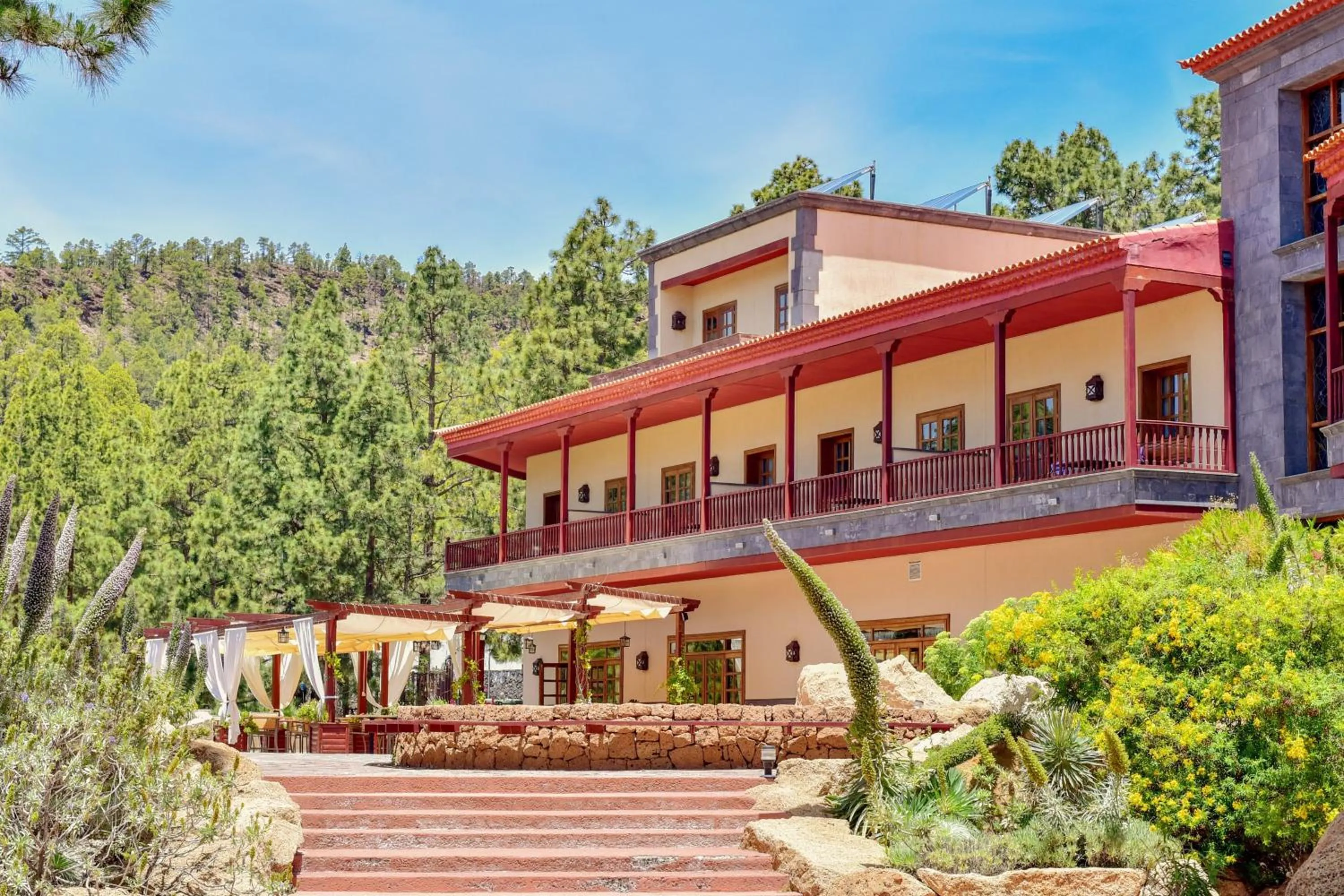 Property building in Hotel Spa Villalba