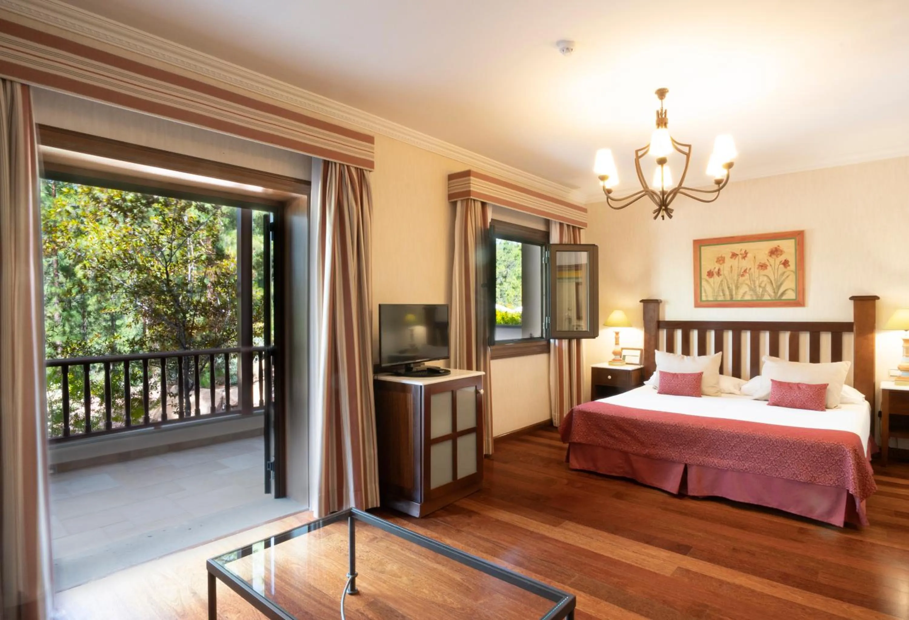 Balcony/Terrace, Bed in Hotel Spa Villalba