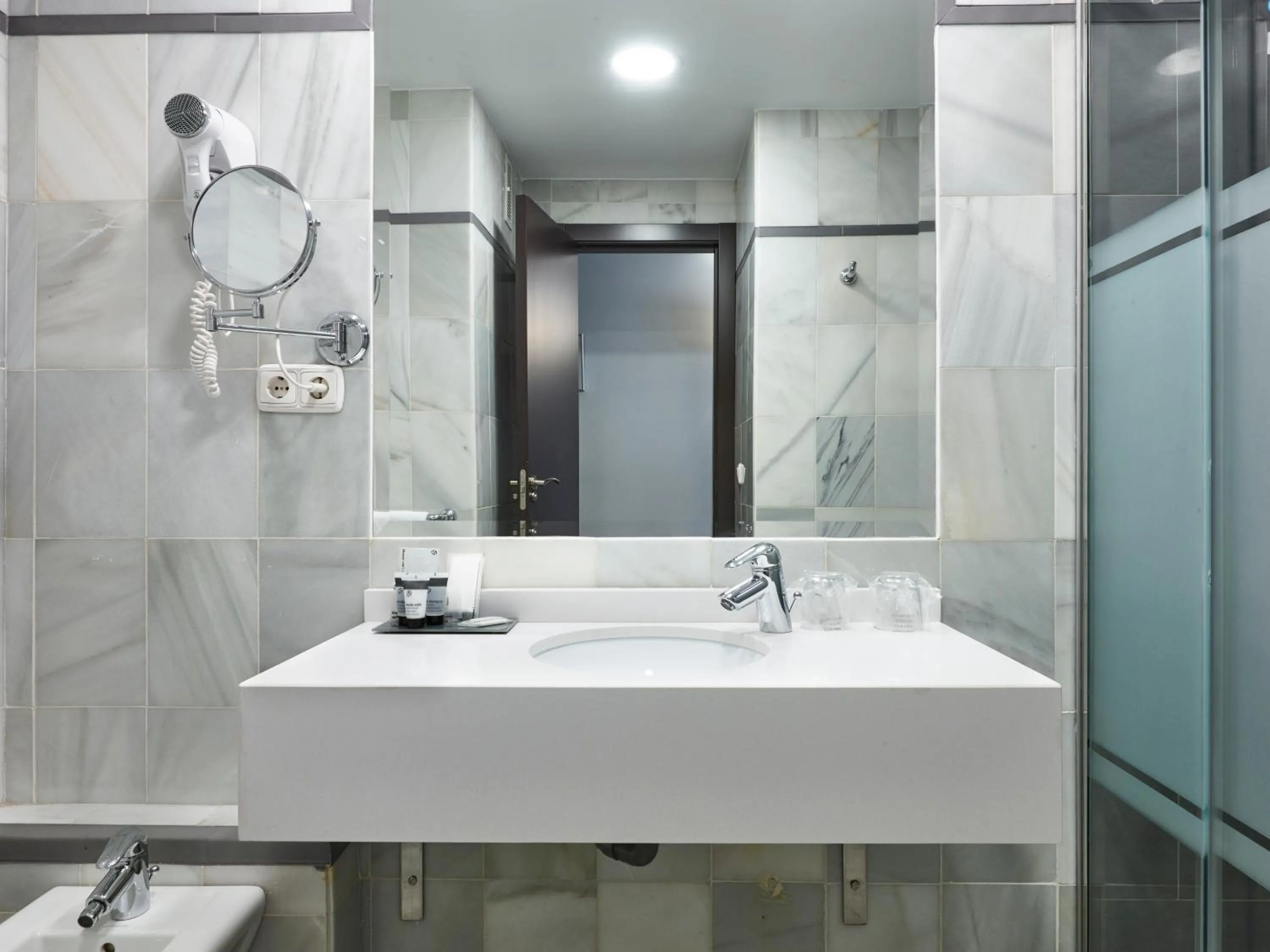 Toilet in Hotel Maestranza