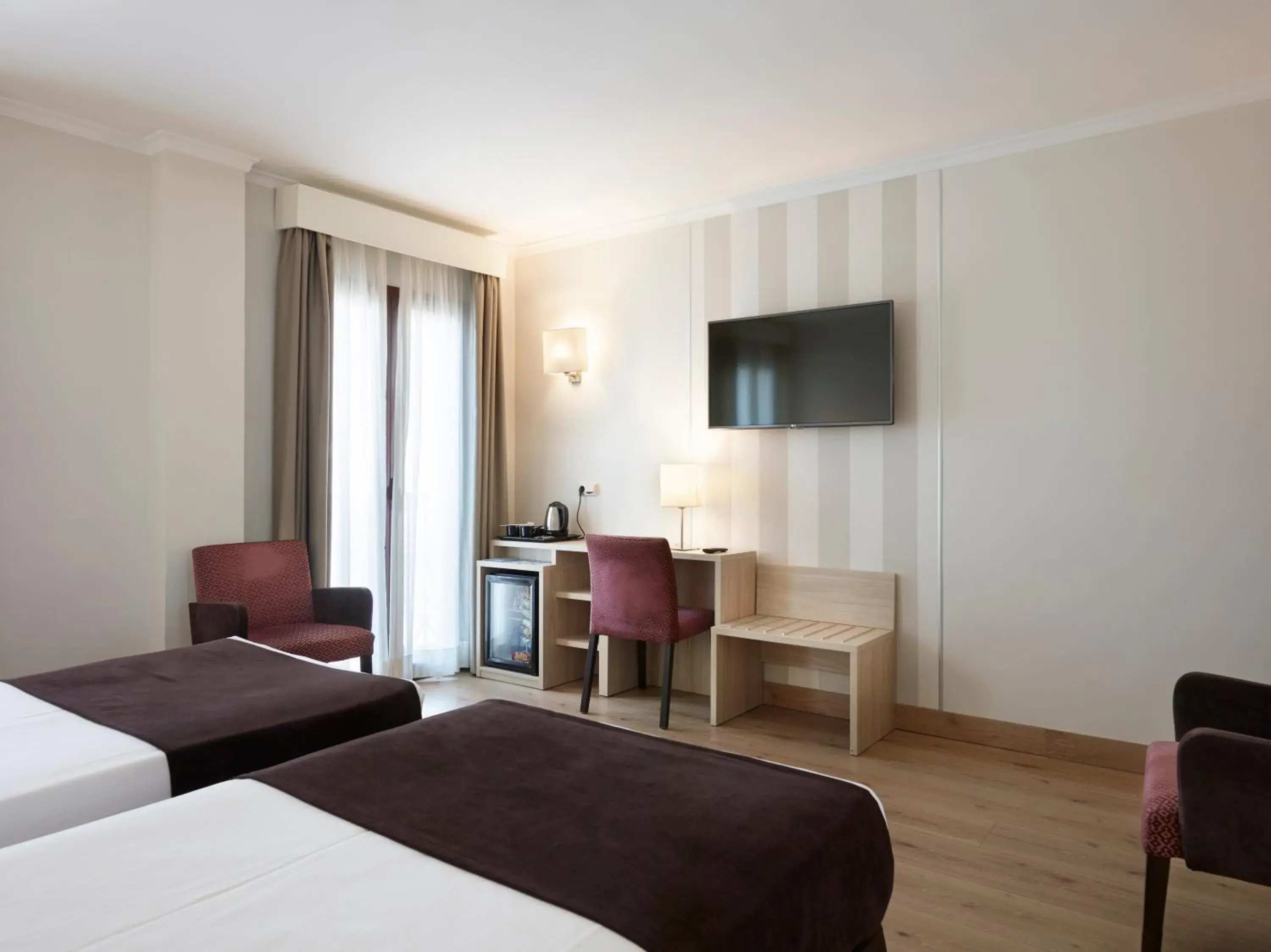 TV and multimedia, Bed in Hotel Maestranza TV and multimedia, Bed in Hotel Maestranza